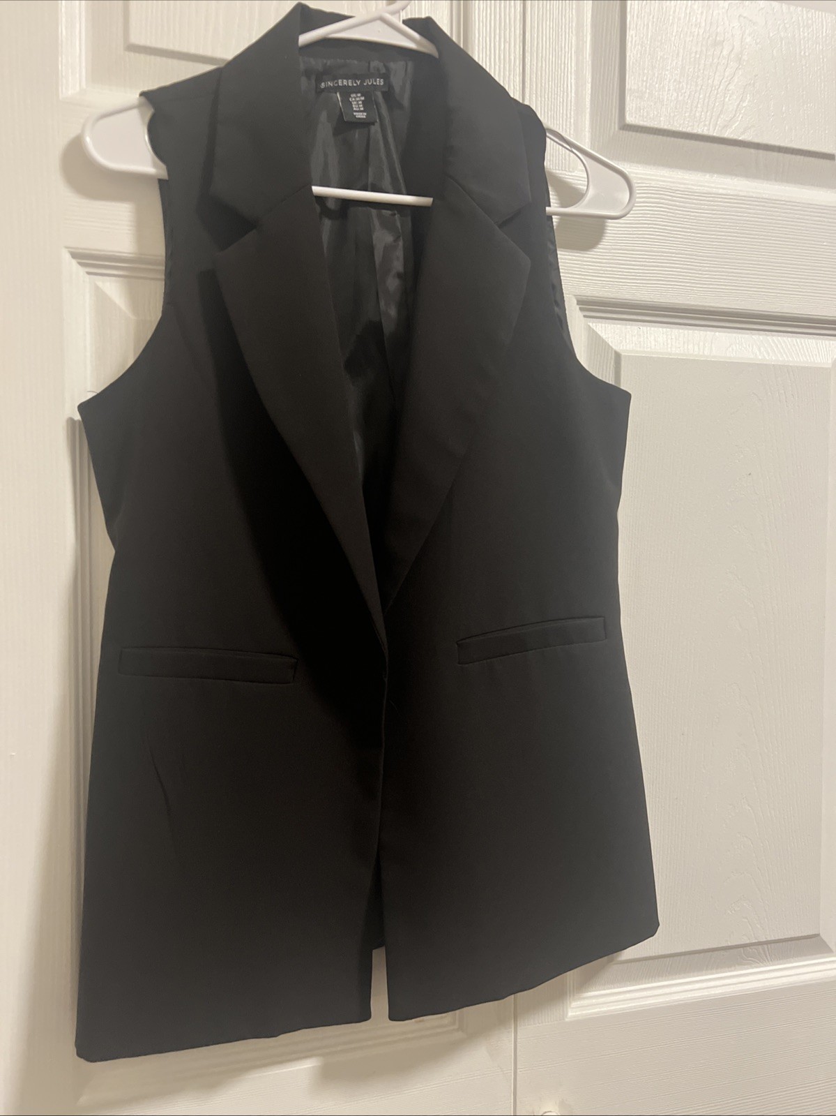 Classic and elegant in black, very beautiful to wear, for casual or formal