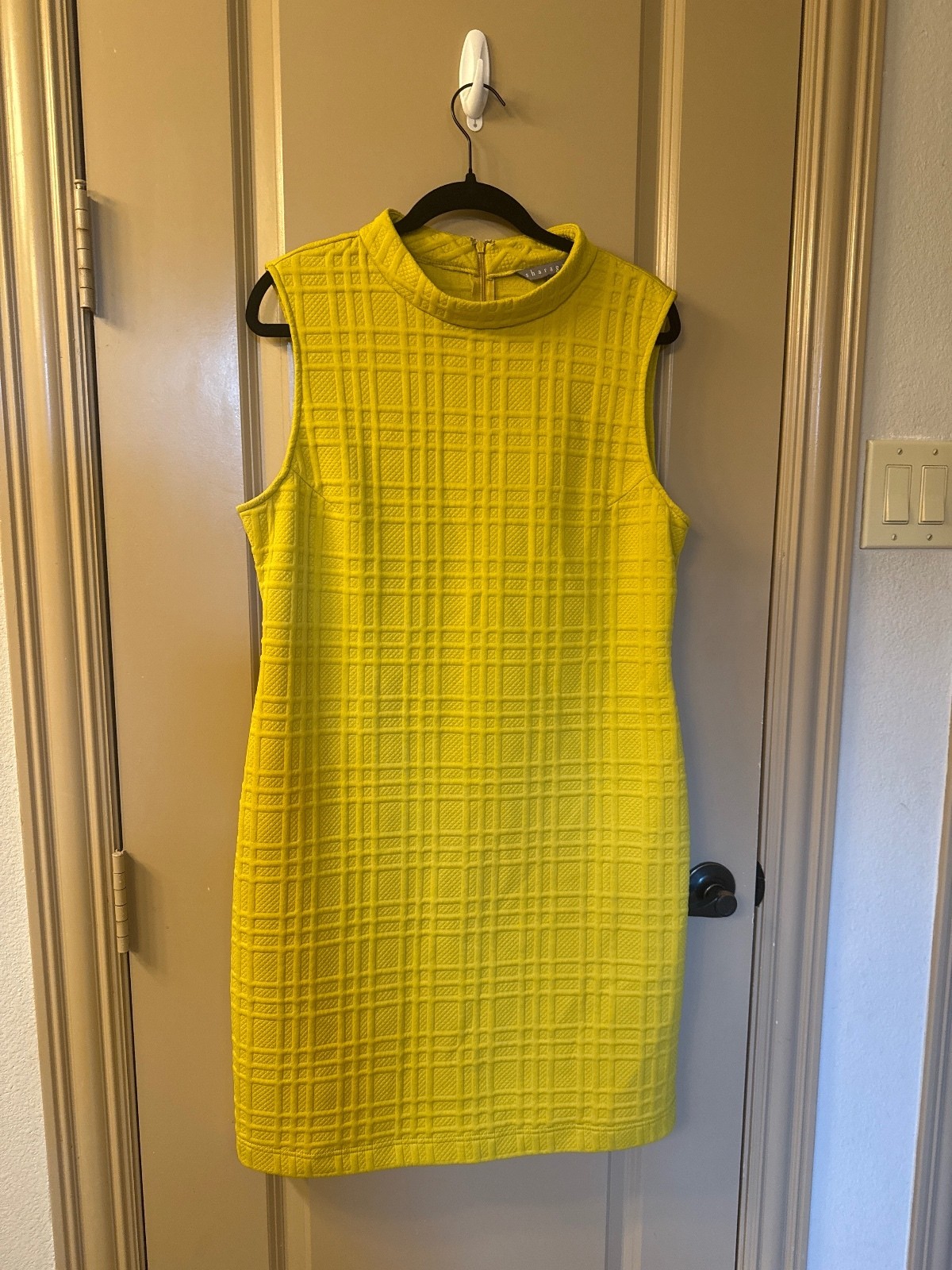 Sharagano Women’s Sleeveless Yellow Textured Sheath Dress Size 12