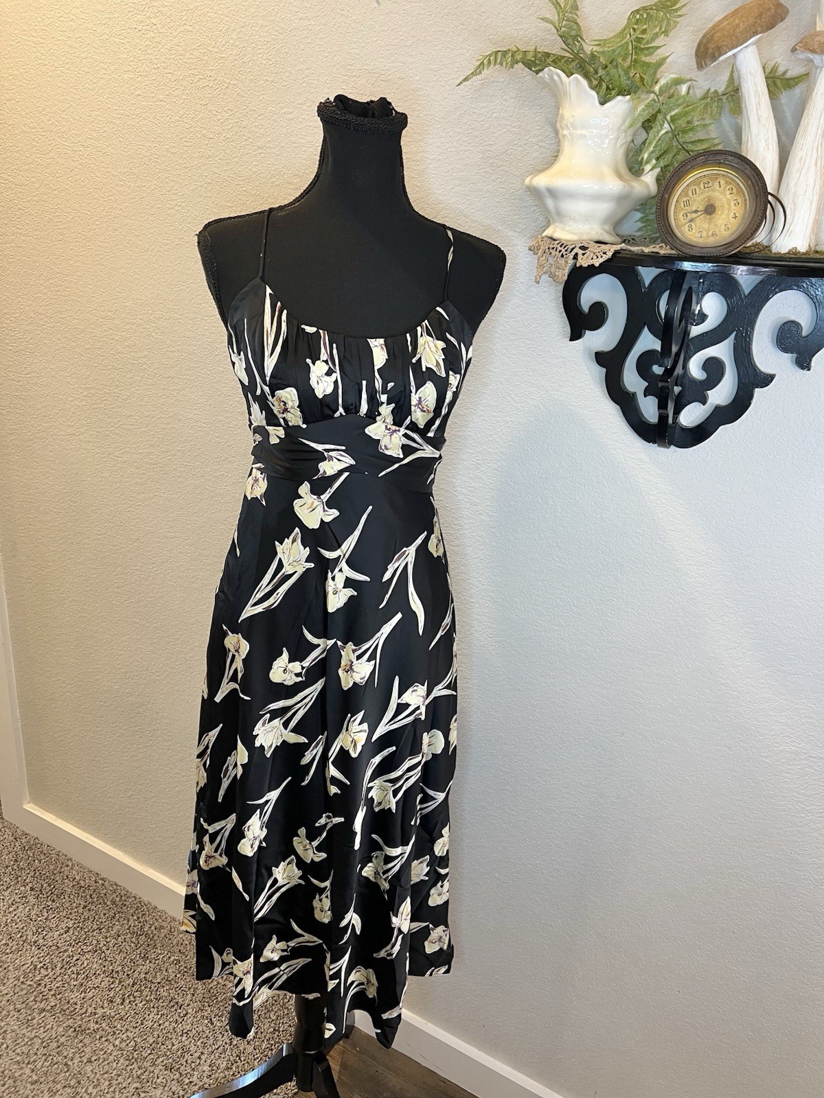 Selfie Leslie NWT Black Cream Satin Floral Sleeveless Midi Dress Sz XS Evening