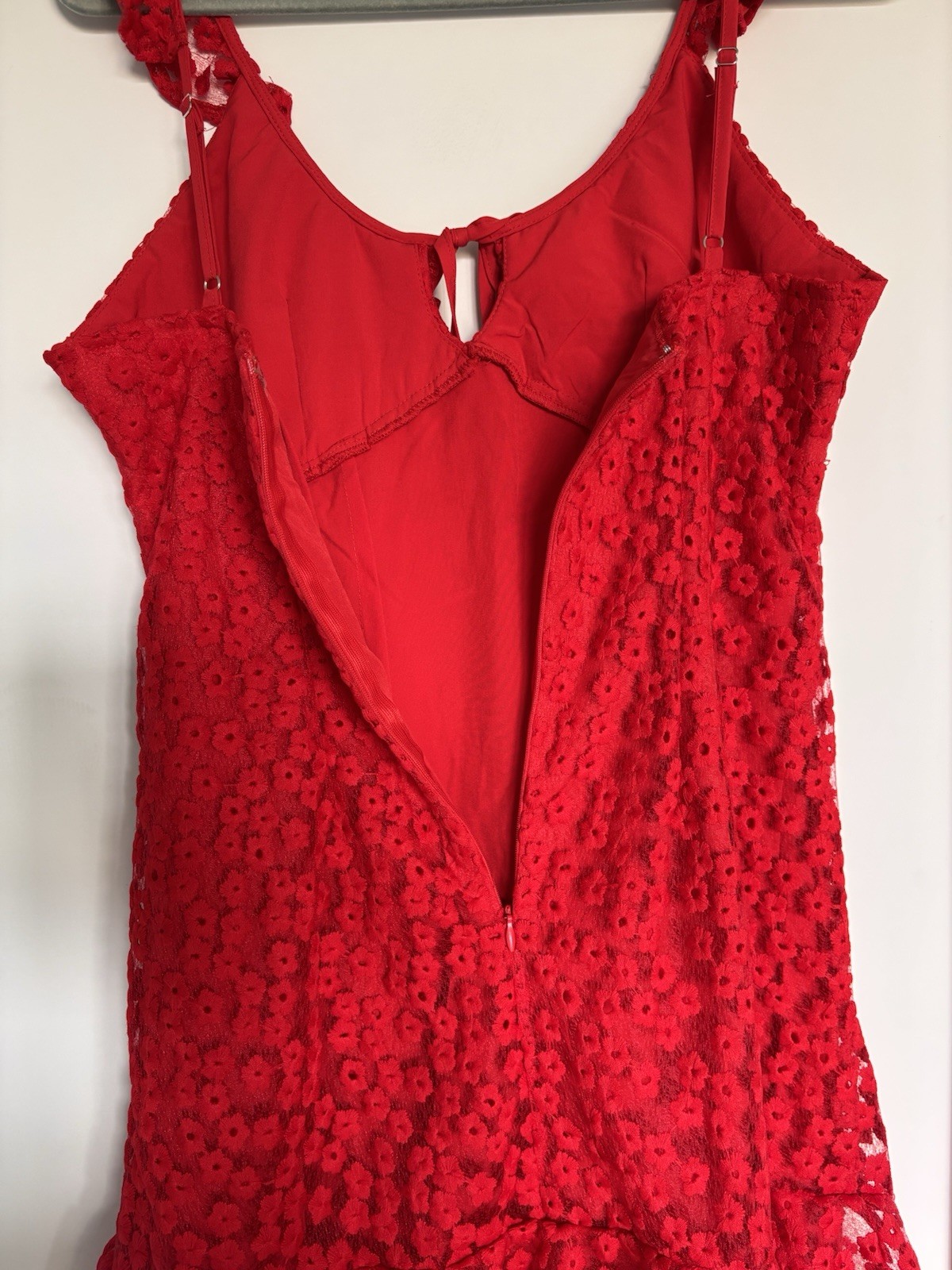 SAINTS + SECRETS Red Floral Lace Scoop Neck Strappy Ruffle Zip Mini Dress M