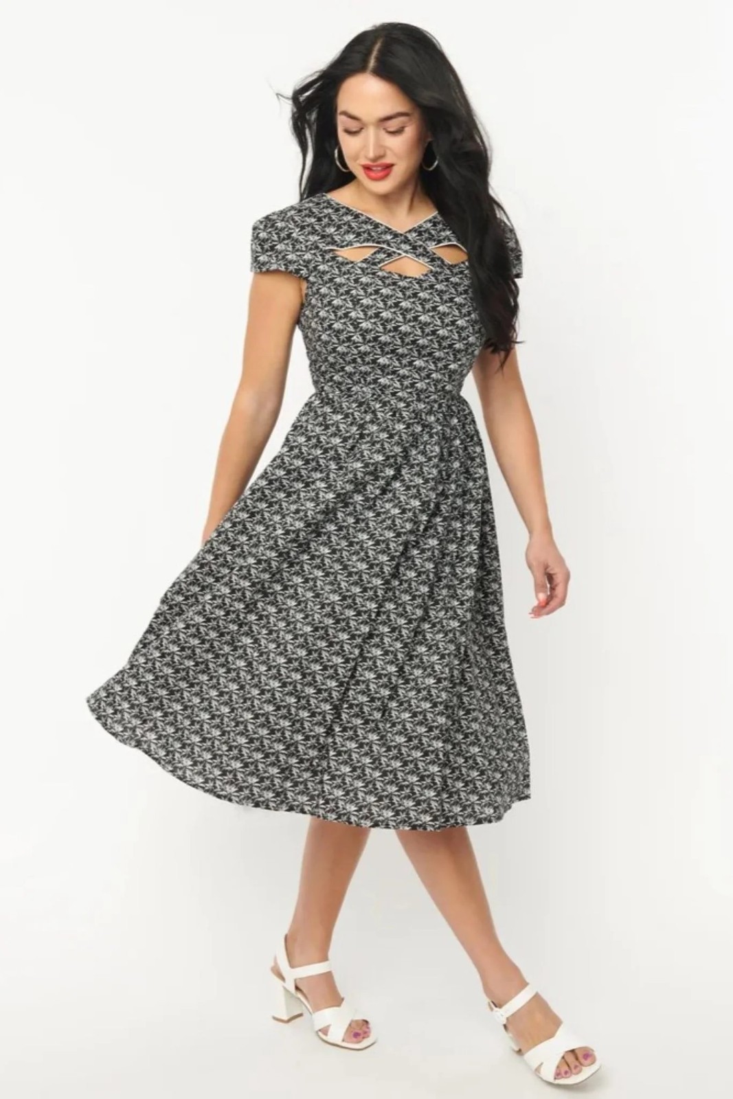 NWT UNIQUE VINTAGE X MAGNOLIA PLACE Black & White Leaf Print Swing Dress-XL
