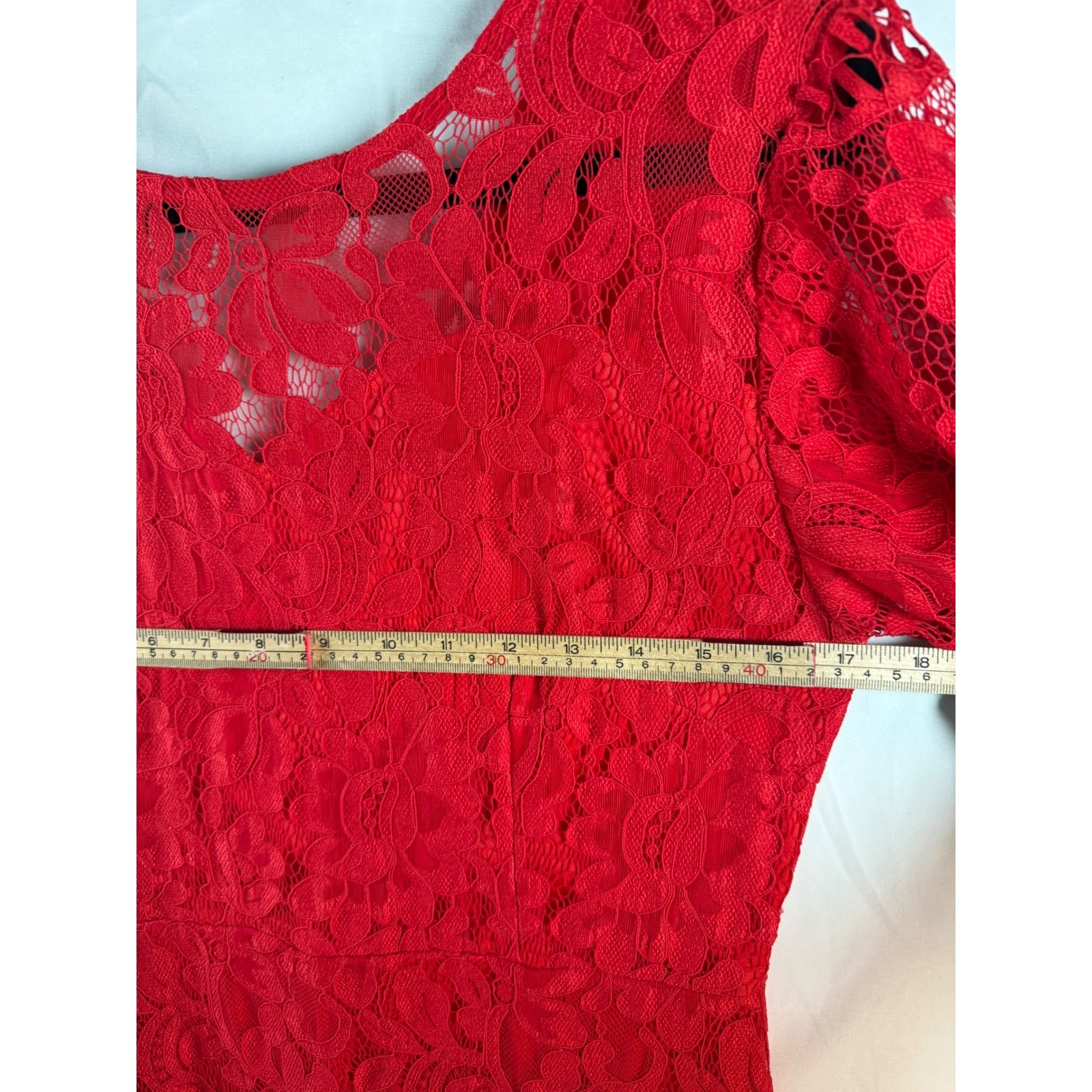 Red Floral Lace Short Sleeve V-Back Sheath Cocktail Dress Scalloped Hem