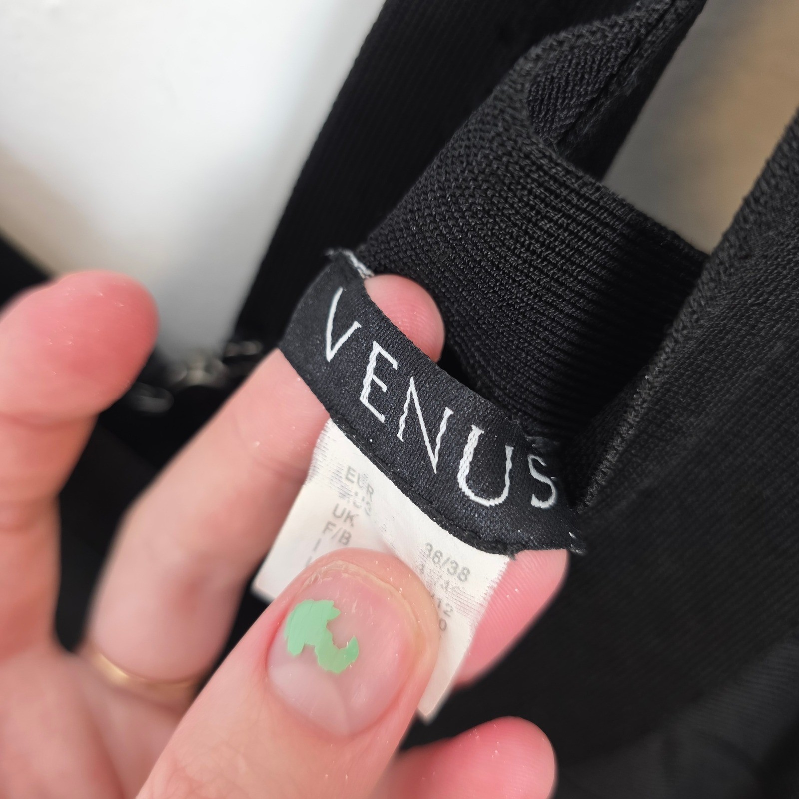 Venus Black Bandage Bodycon V-Neck Sleeveless Sexy 2010’s Club Midi Dress Small