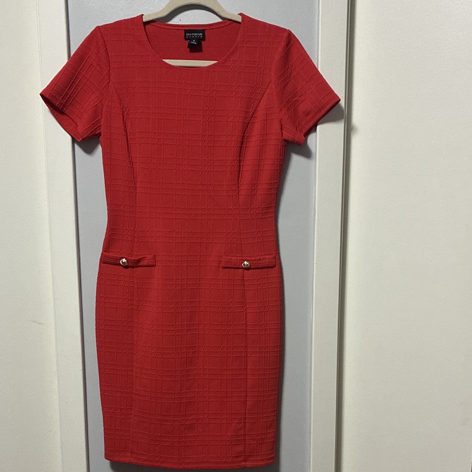 En Focus Studio Red Textured Sheath Dress 6 Knit Zip Button Knee Length