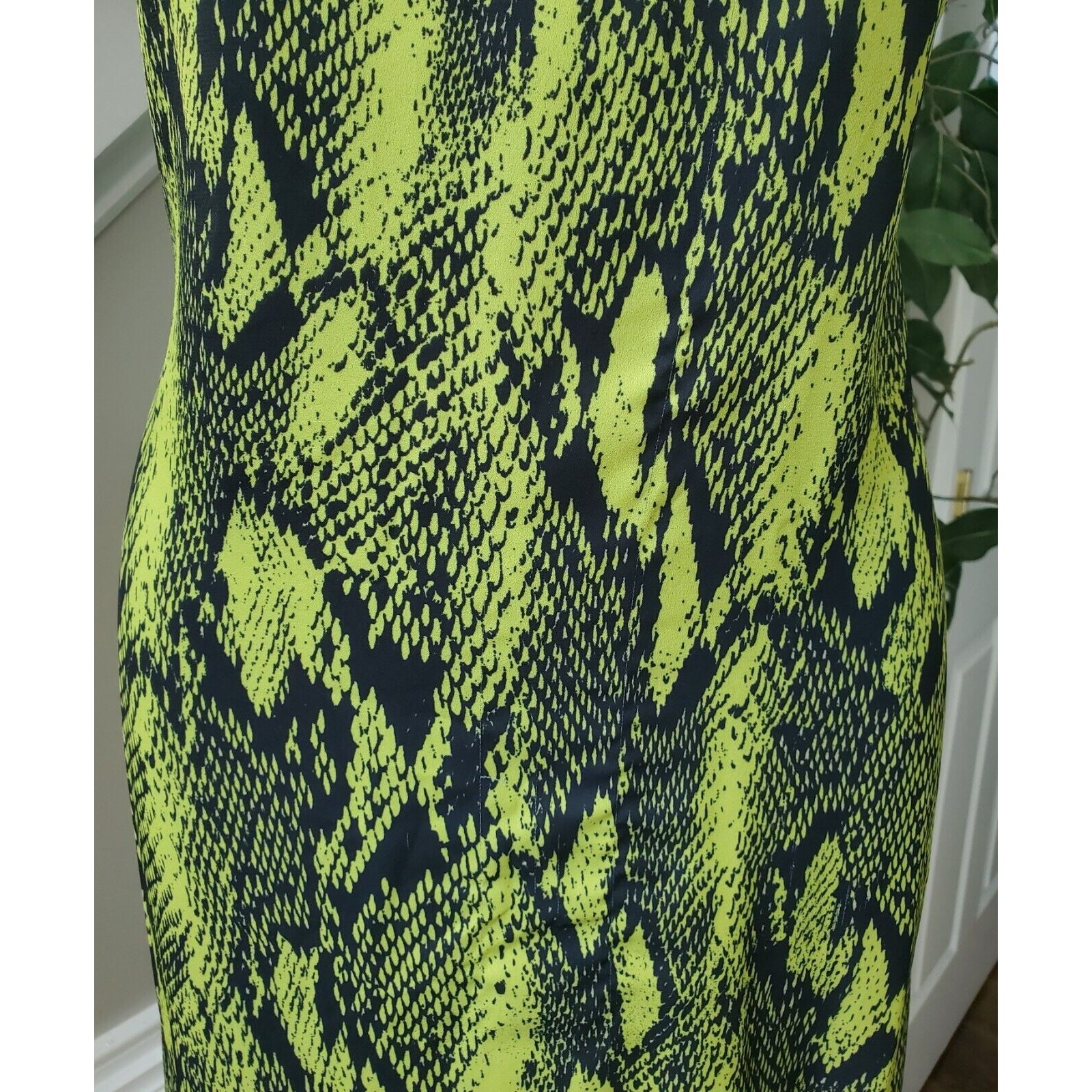 Sans Souci Green Snake Print Polyester V-Neck Sleeveless Knee Length Dress Large
