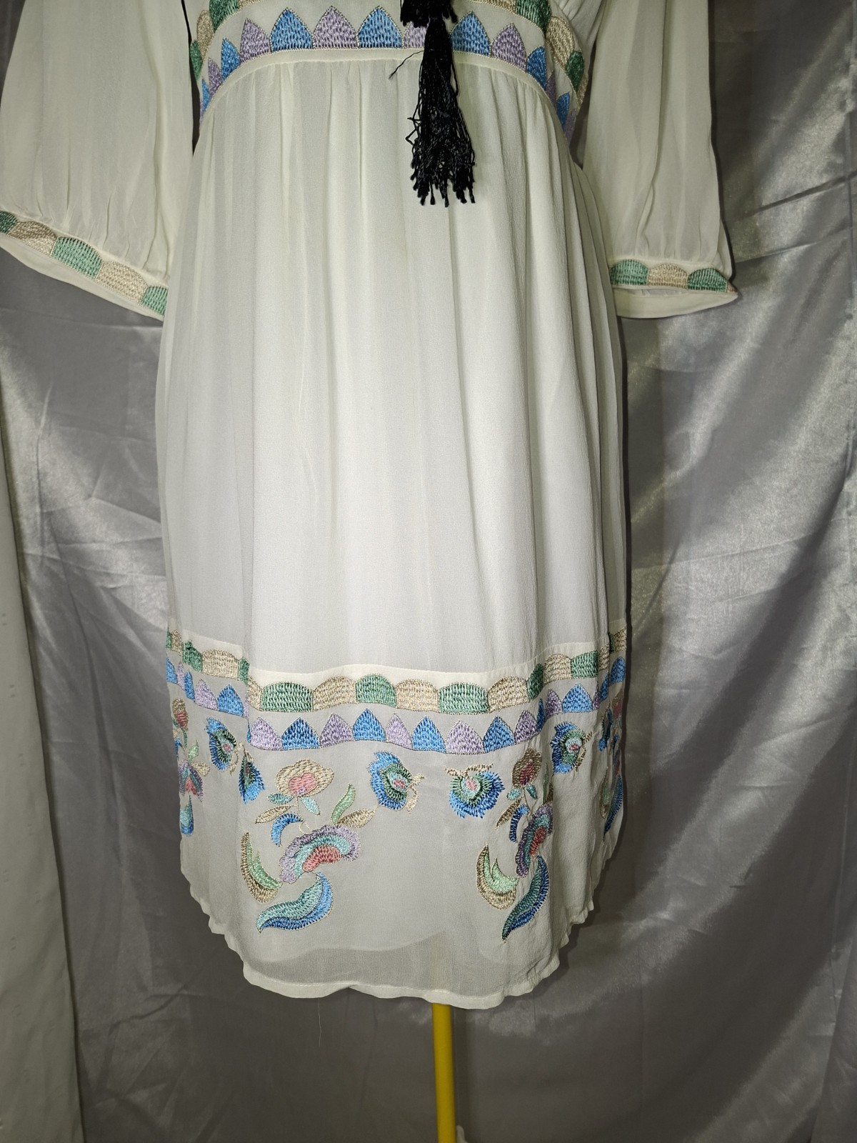 Anna Sui Silk Embroidered Boho Dress Ivory Mini 70s Style Tassel Tie