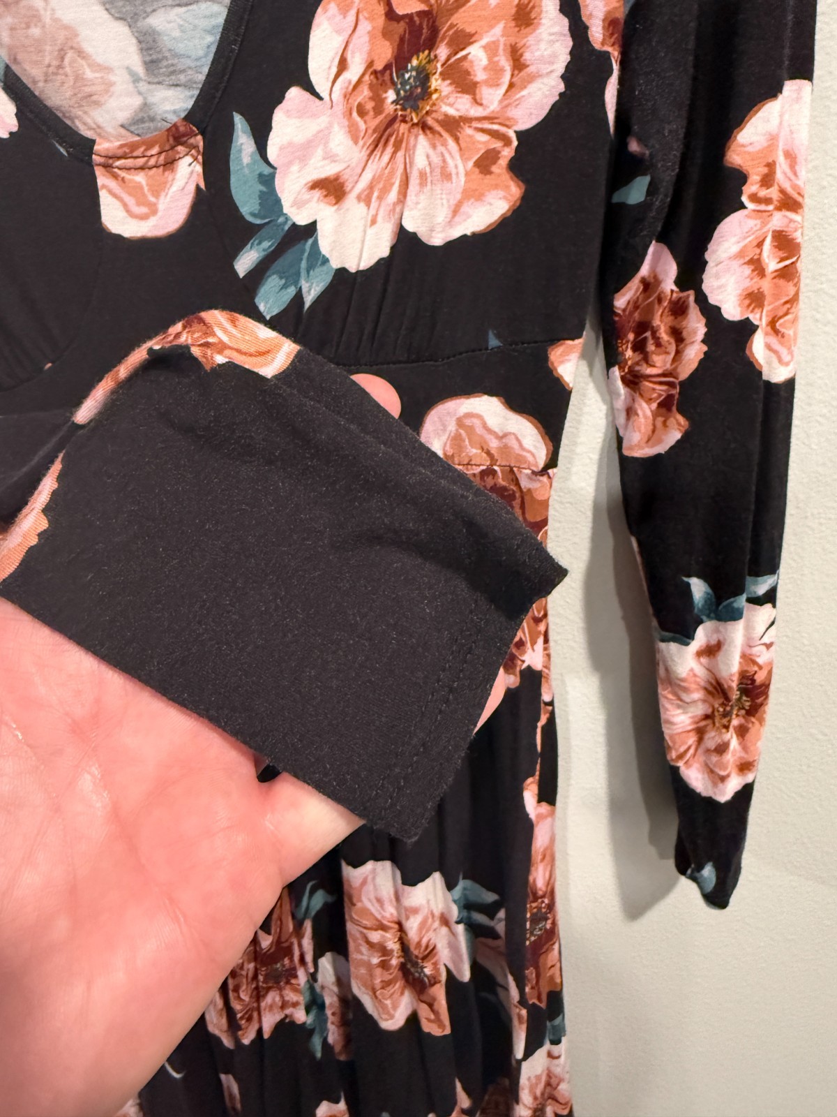 Charlotte Russe Dress Womens Medium Black Floral Pleated Plunge Neck Long Sleeve