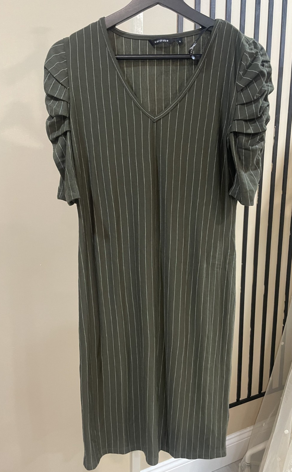 Casual Green dress with a V-neckline and half sleeves for summer