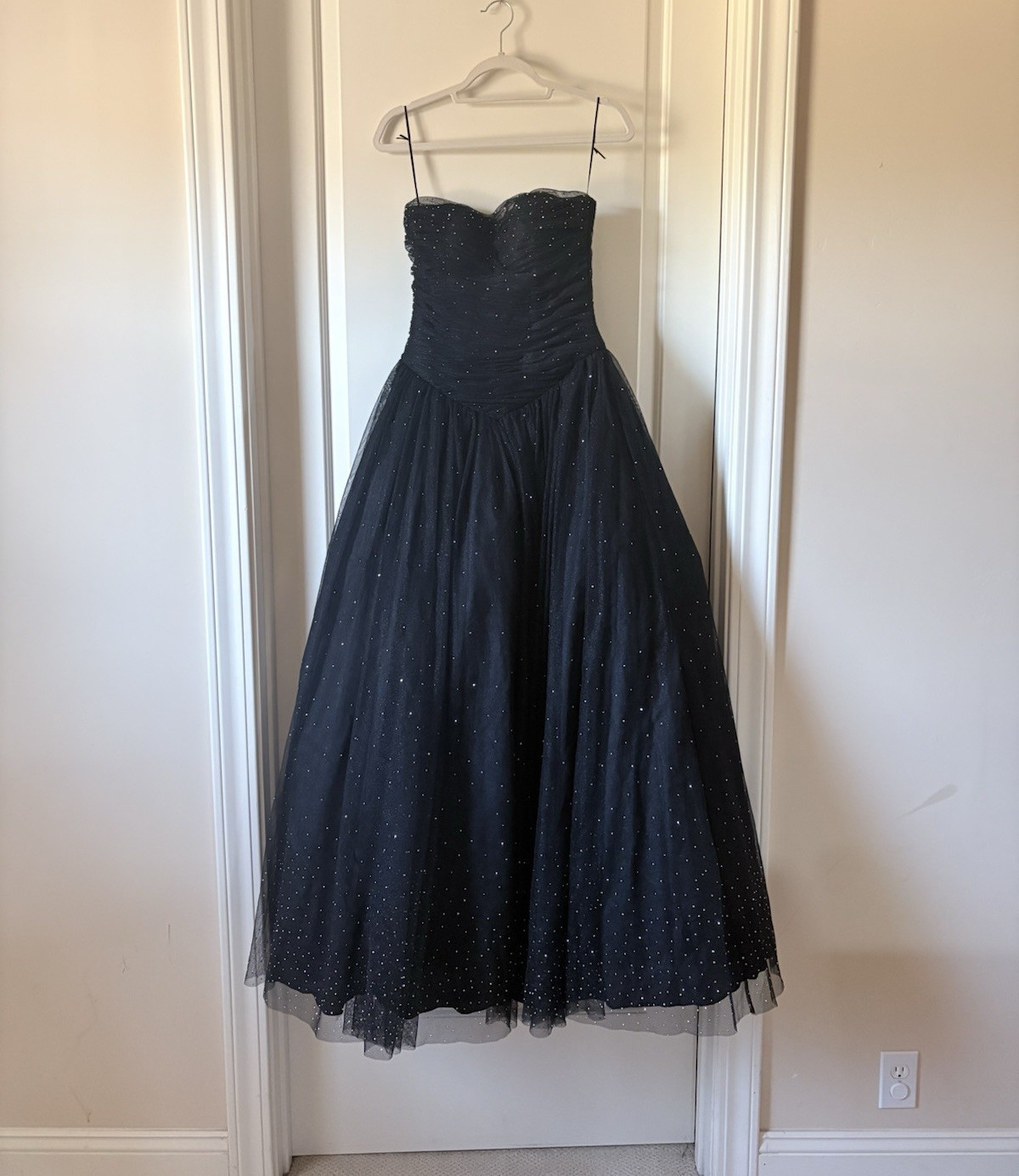 Vicky Tiel Black Strapless Sweetheart Sequin Tulle Long Ballgown Size 4