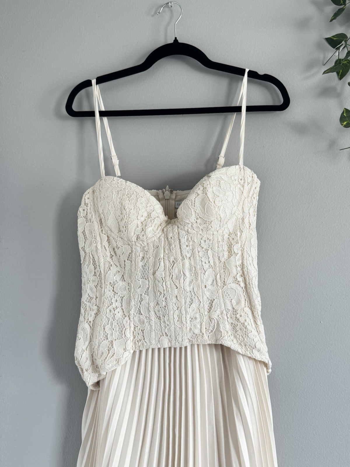 Fashion Nova Ivory Solid Lace Sweetheart Spaghetti Strap Pleated Zip Midi S