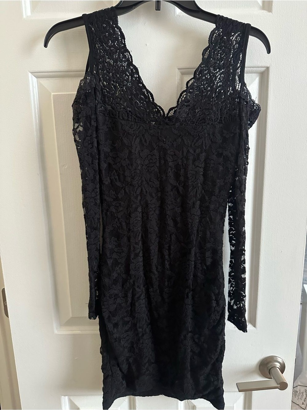 Elegant Black Lace Cold-Shoulder Long Sleeve Dress