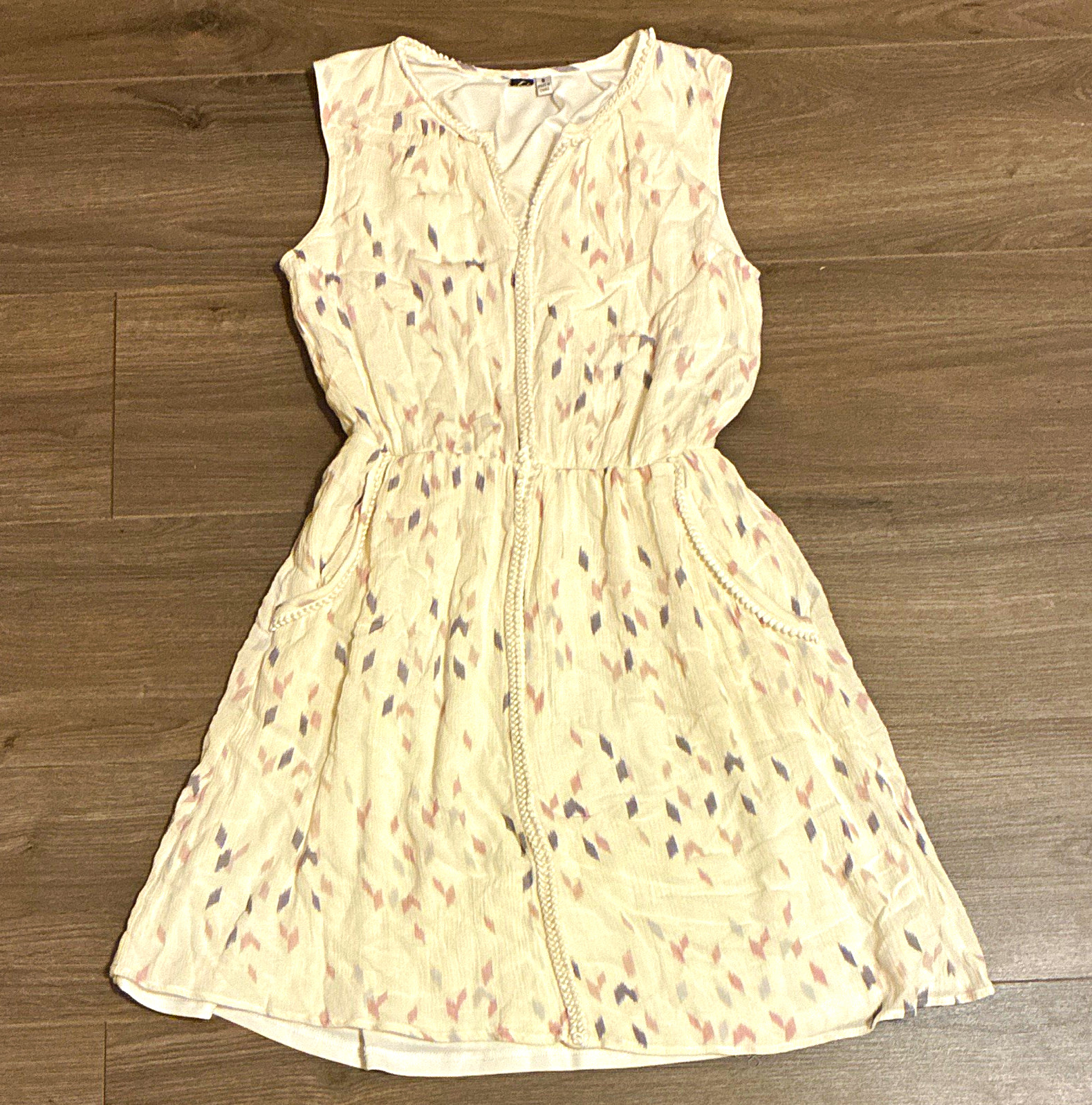 Q&A Women’s Ivory Abstract V-Neck Sleeveless Zip Front Chiffon Lined Dress, S