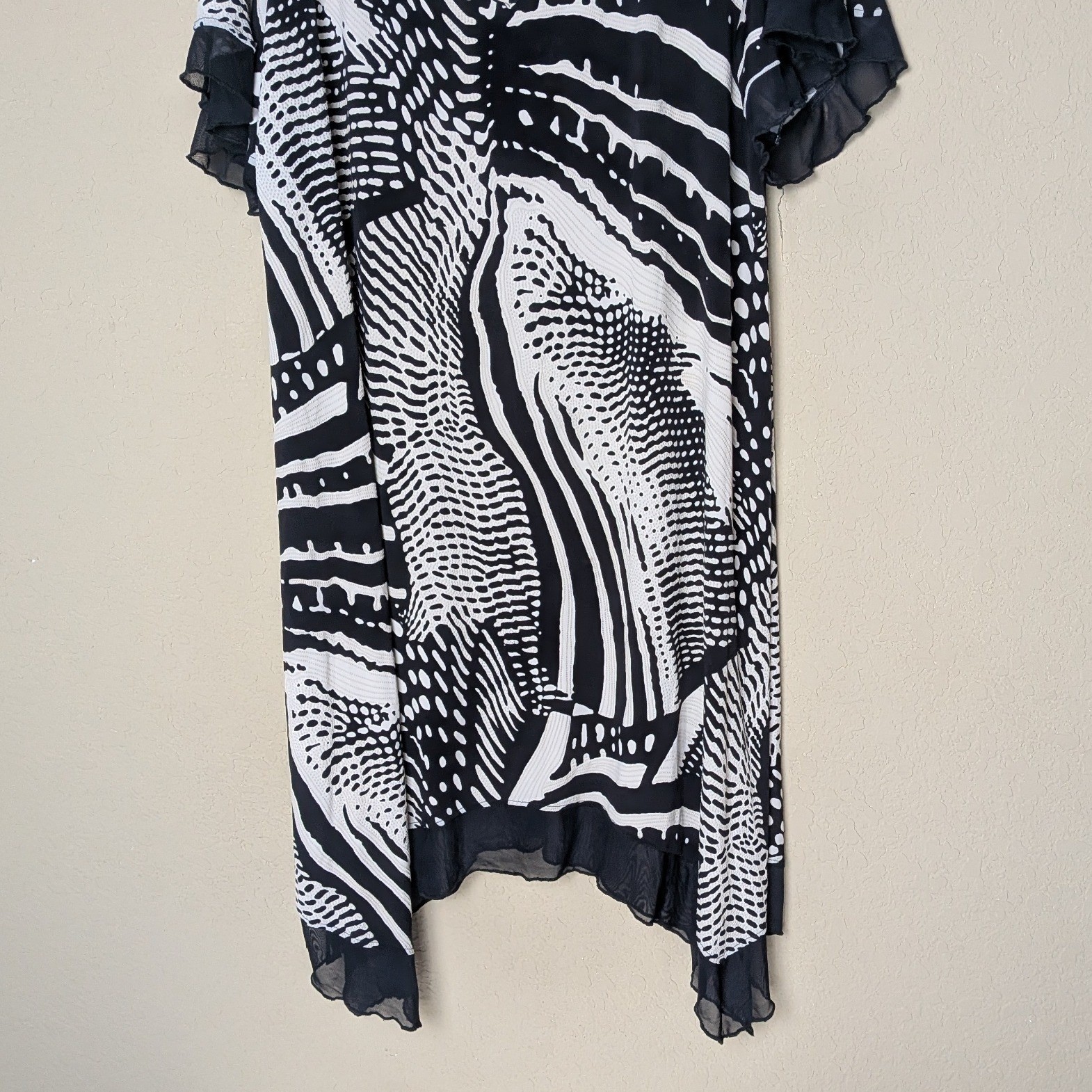 SJS Black and White Abstract Print Handkerchief Hem Dress Size 2X Artsy Boho