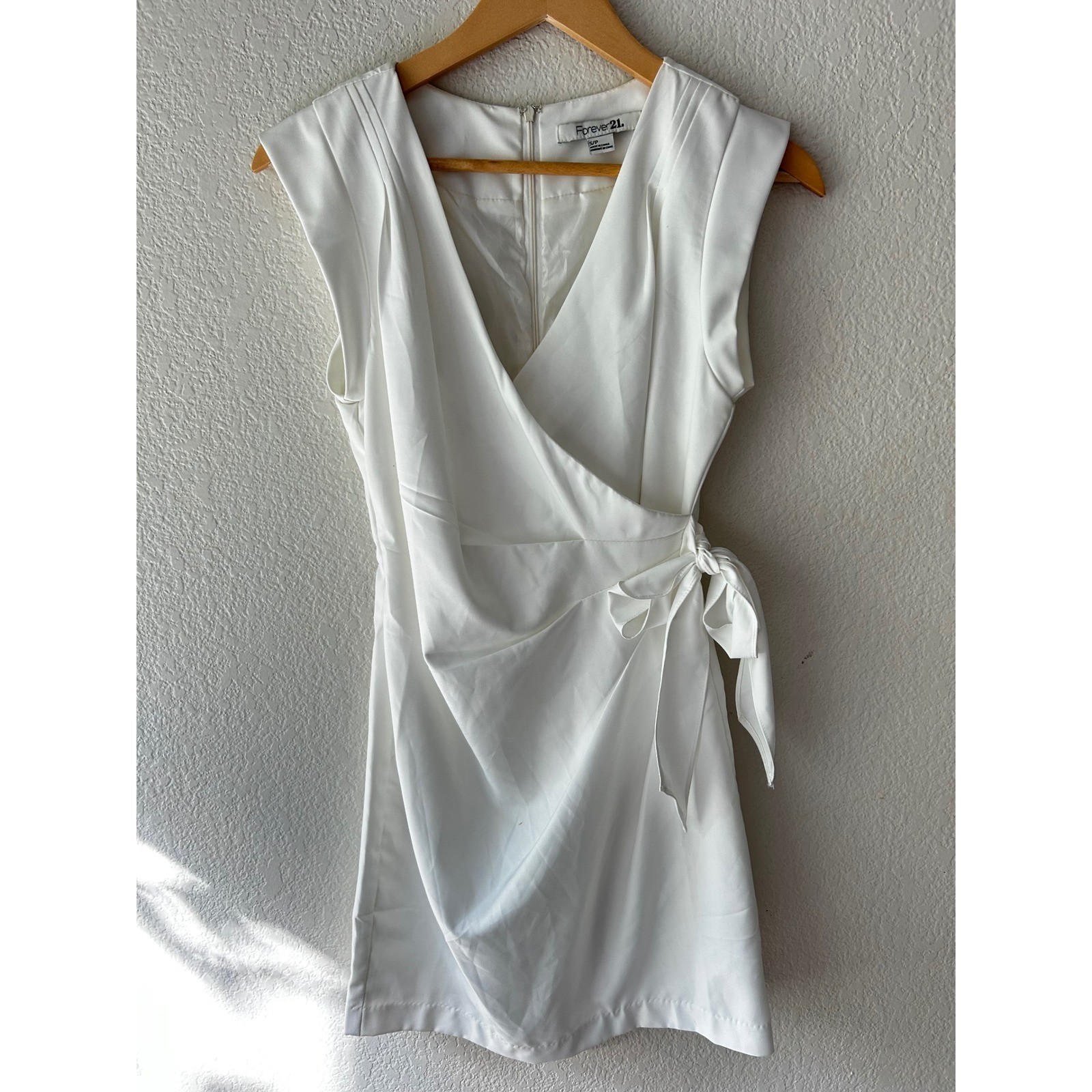 Forever 21 White Sleeveless Wrap Mini Dress Side Tie V-Neck Size Small