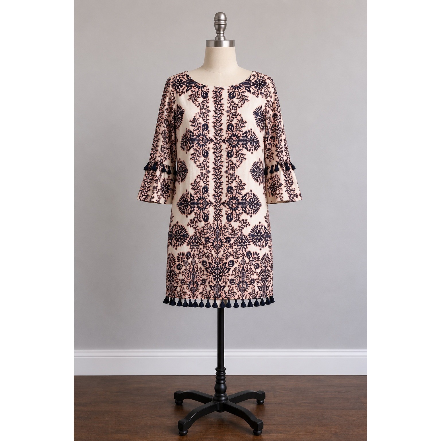 Vince Camuto Dress Sz 4 White Navy Blue Tassel Bell Sleeve Damask Boho Flaw
