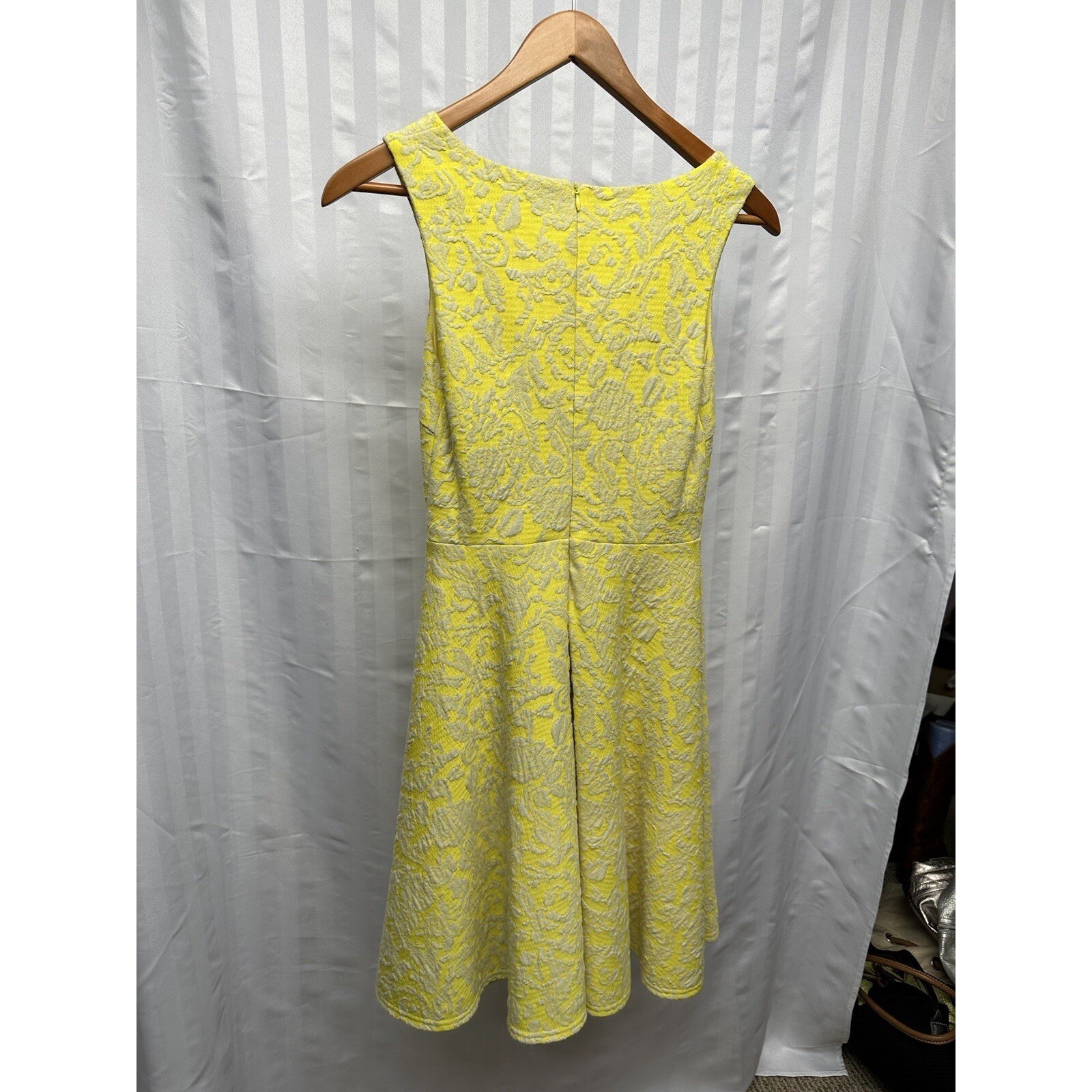 41Hawthorn Yellow Lace Overlay Fit Flare Dress Scoop Neck Sleeveless Zip