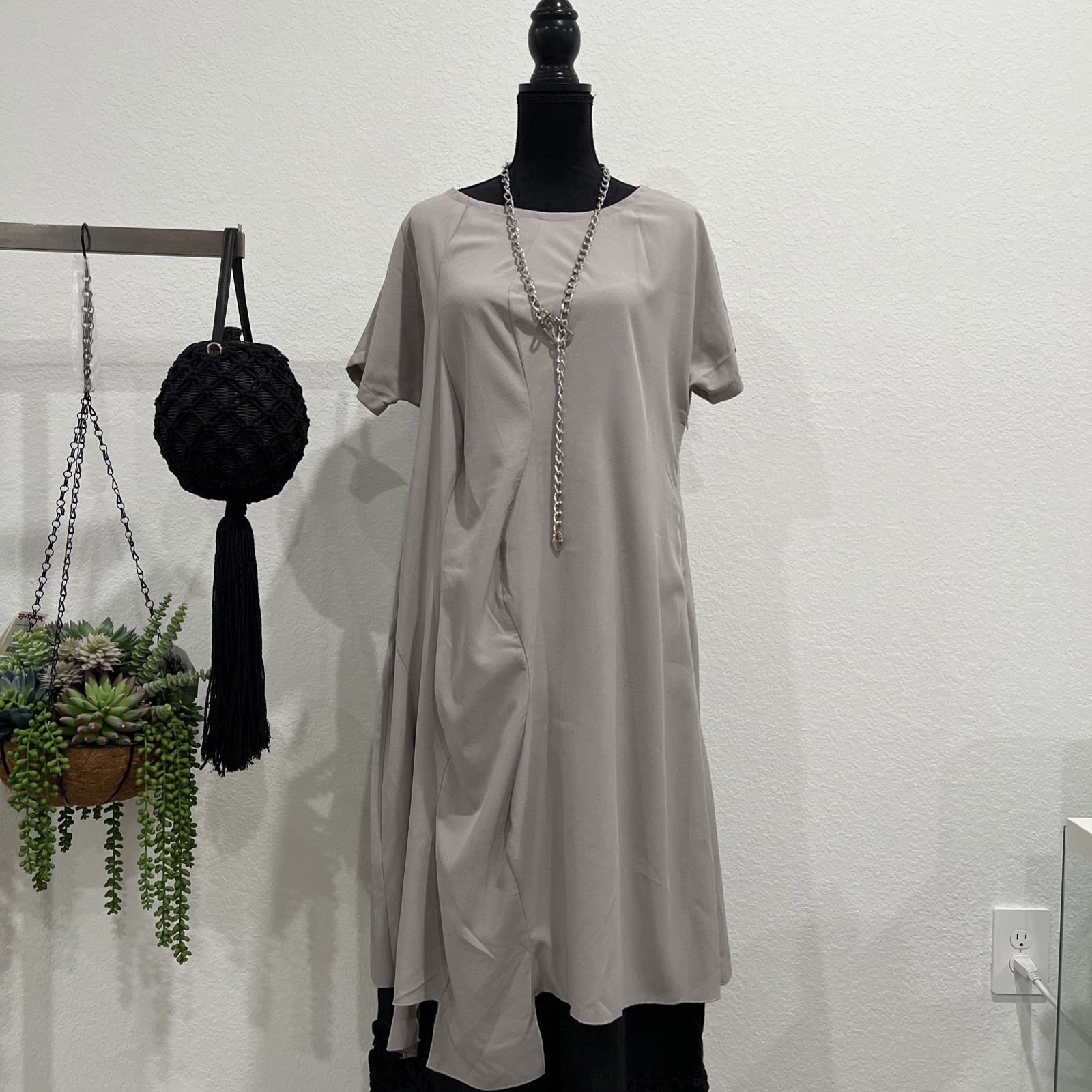 Moyuru Polyester Gray Midi Dress Sz M (item B10)