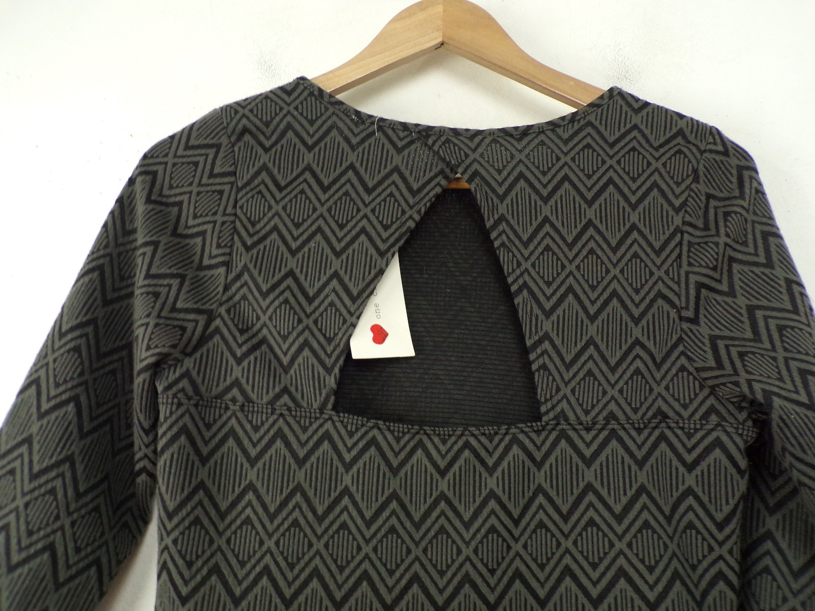 NWT ONE CLOTHING Dress Size Large Black & Gray Zigzag Print Cutout Back Fitted