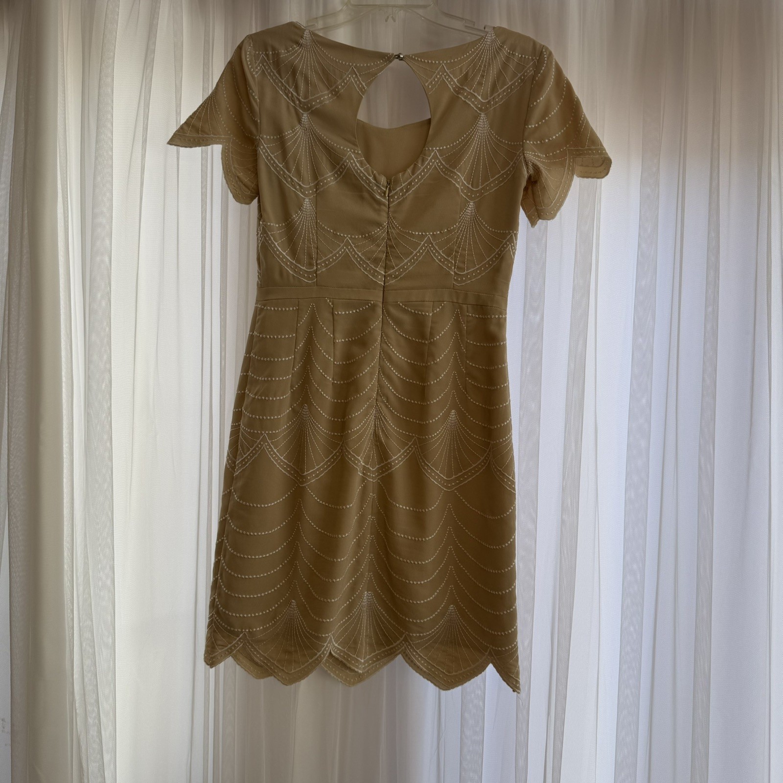Antonio Melani Women Beige Embroidered Dress with Keyhole Size 4 Cocktail
