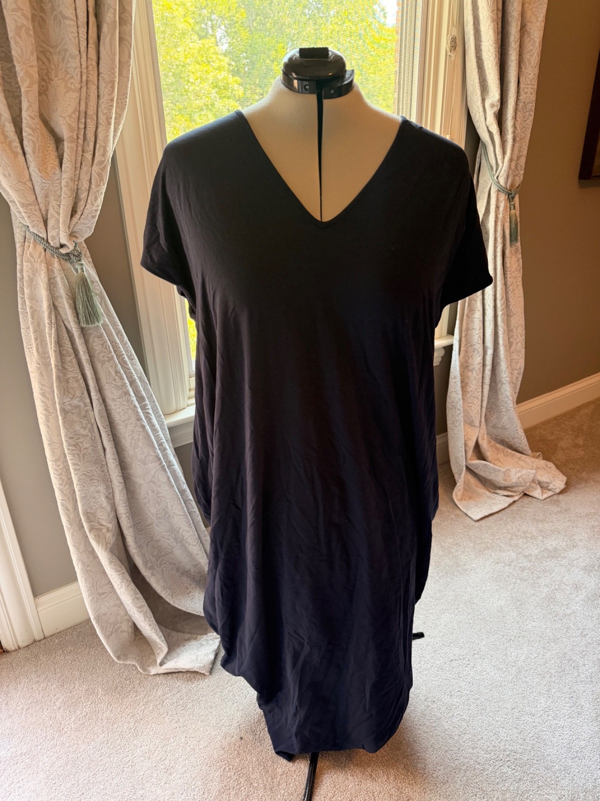 Universal Standard Black Short Sleeve V-Neck Geneva Dress (XL – 26-28)