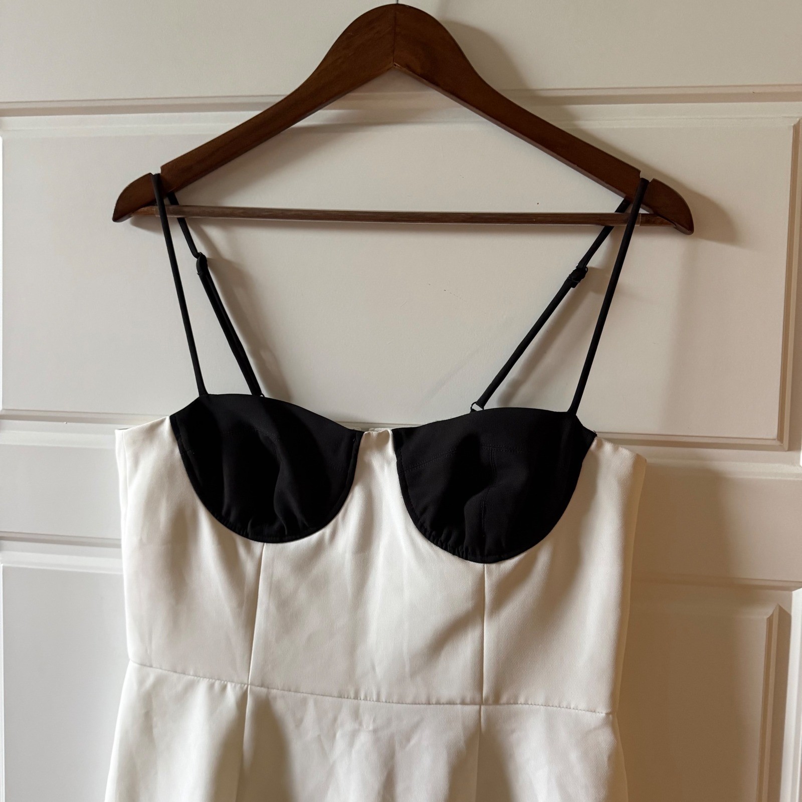 Gianni Bini White Black Bustier Mini Dress Size 8 Minimalist Chic Bodycon