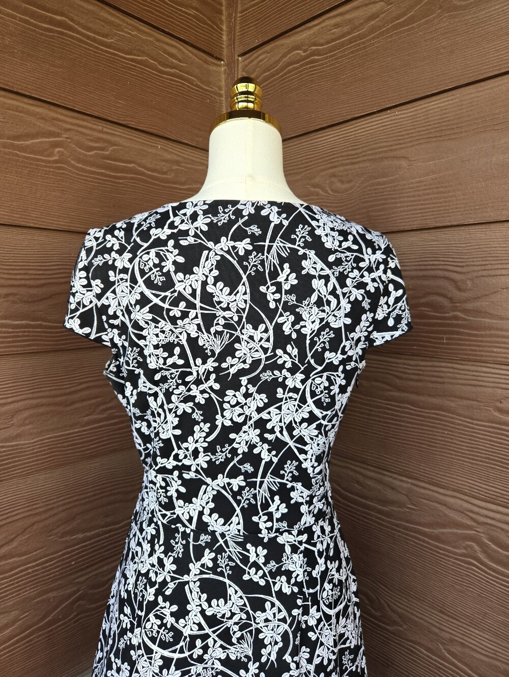 Ann Taylor LOFT Black & White Floral Fit-and-Flare Dress Women’s Size 8