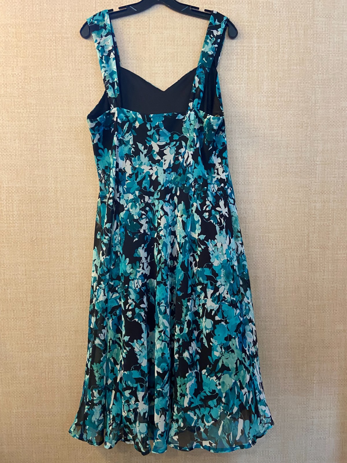 DB established 1962 sleeveless A-line midi dress size 18 black with floral print