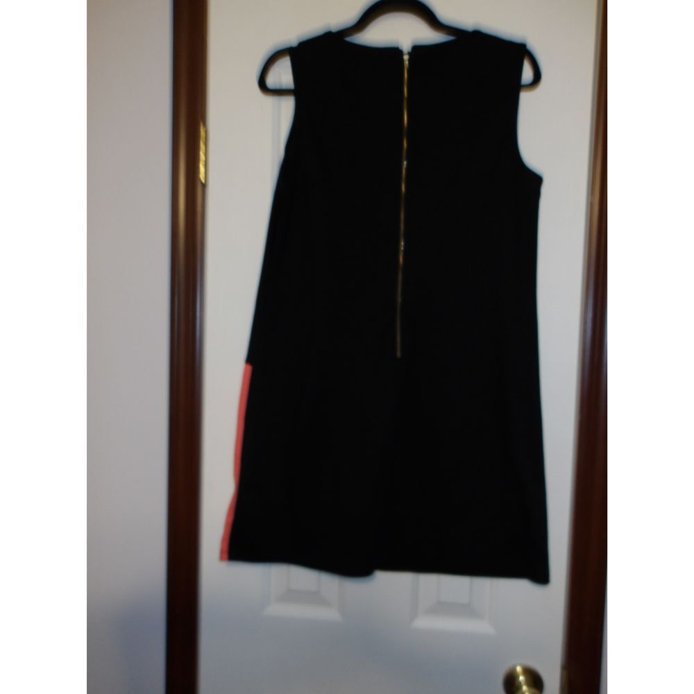 Modern Color Block Sleeveless Shift Dress Black Coral Grey Geometric Pattern