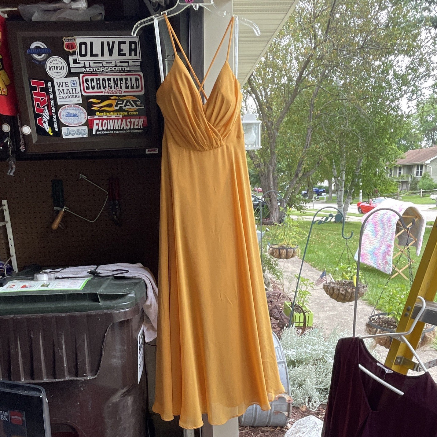 David’s Bridal Yellow V-Neck Strappy Back Long Gown Zip Closure Size 6
