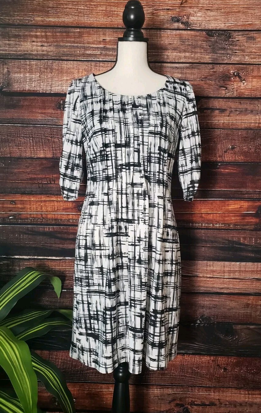 Perceptions New York Shift Dress Size Small Pleated Front Abstract
