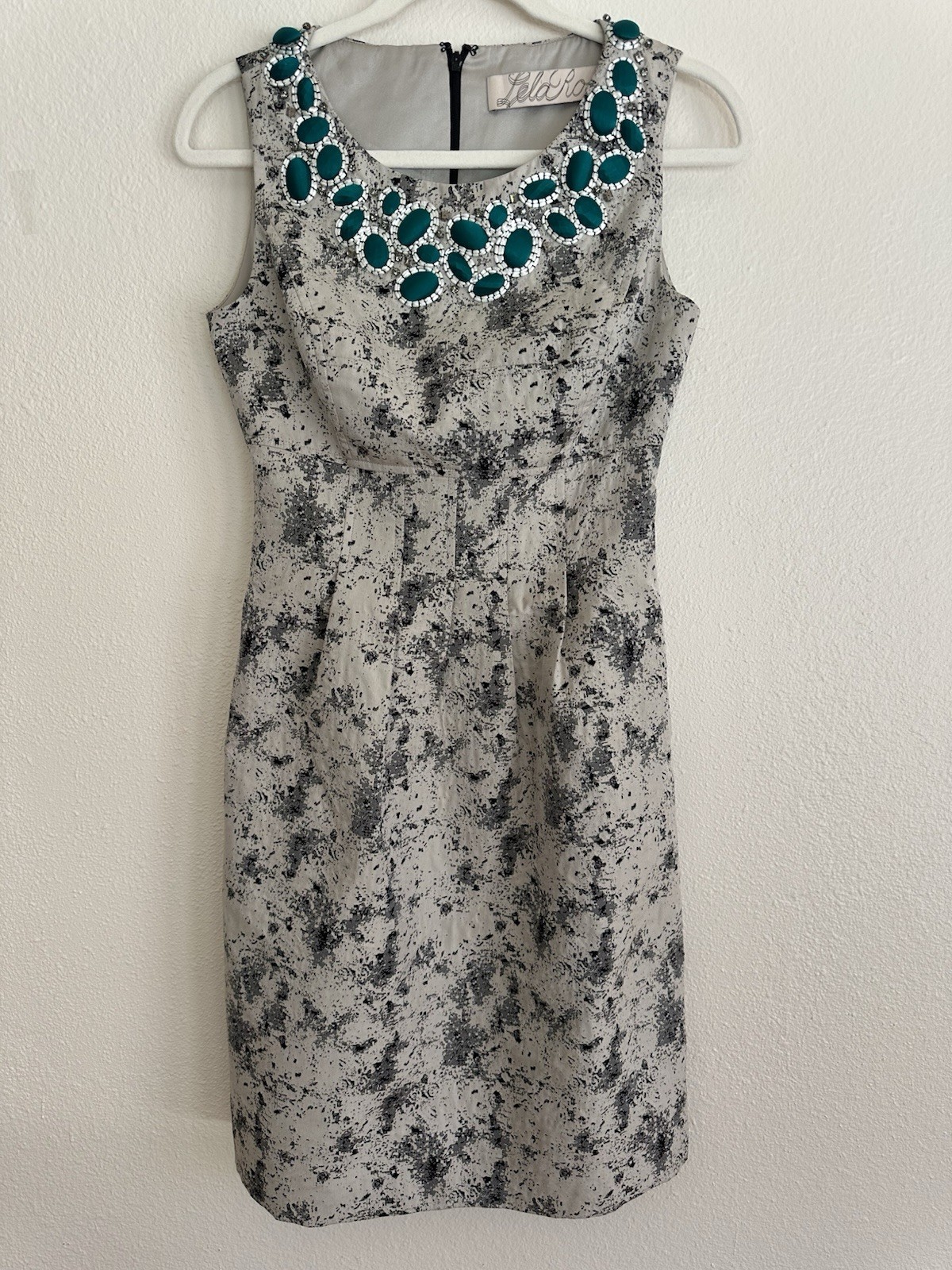 Lela Rose Grey/White Women’s Sleeveless Embellished Neckline Size 2