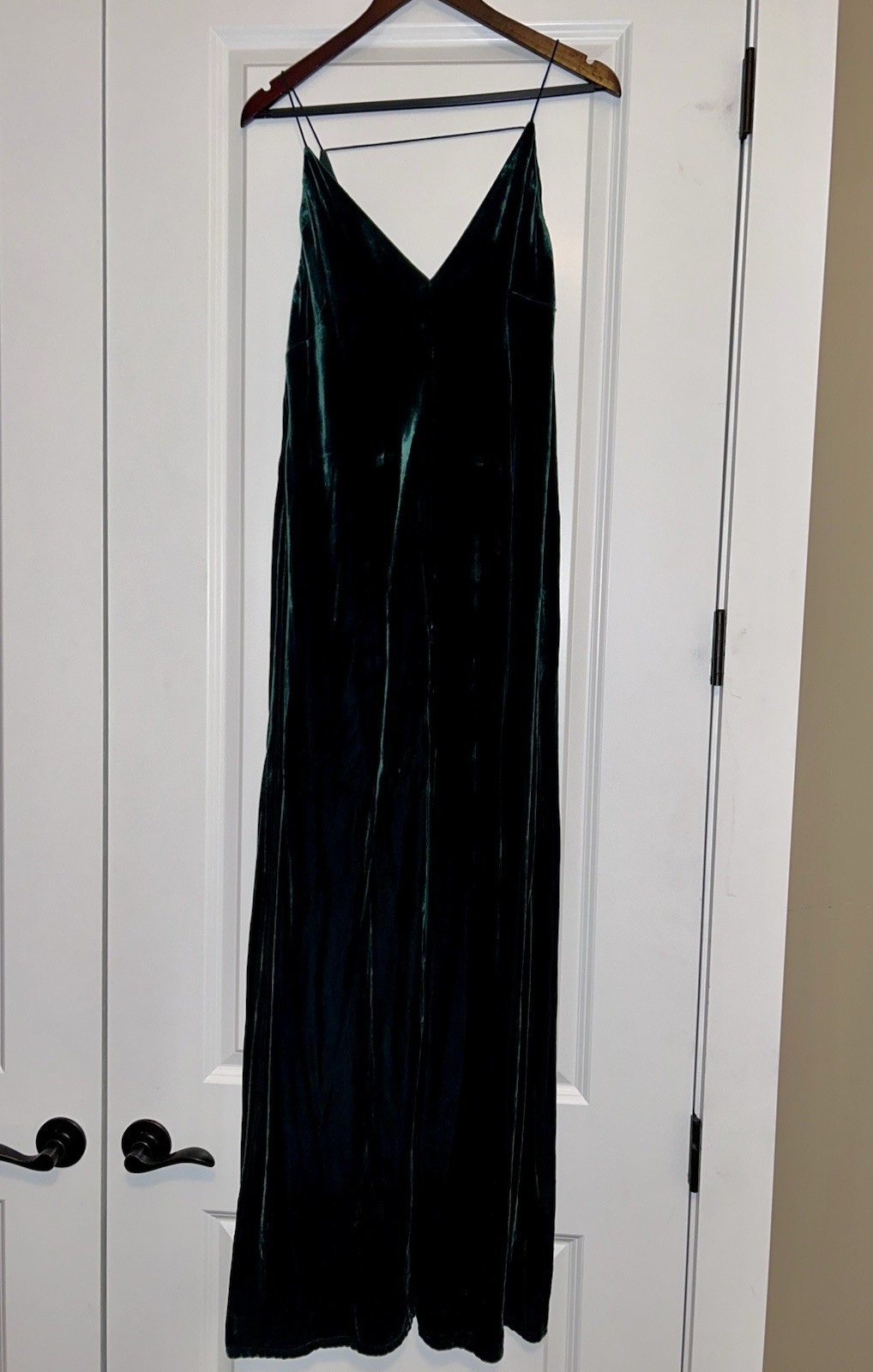 BCBGMAXAZRIA “Mallory” Emerald Green Evening Gown – M – Silk Velvet Slit Dress