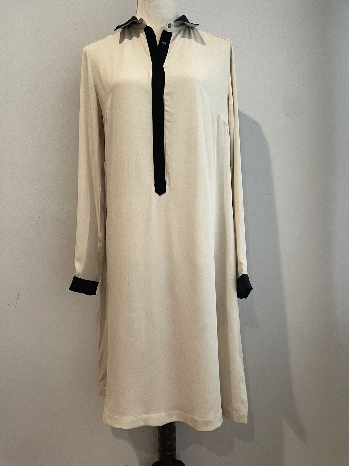 Max Mara 100% Silk Shirt Dress Midi Beige Hidden Half Button Pockets 6 NWT