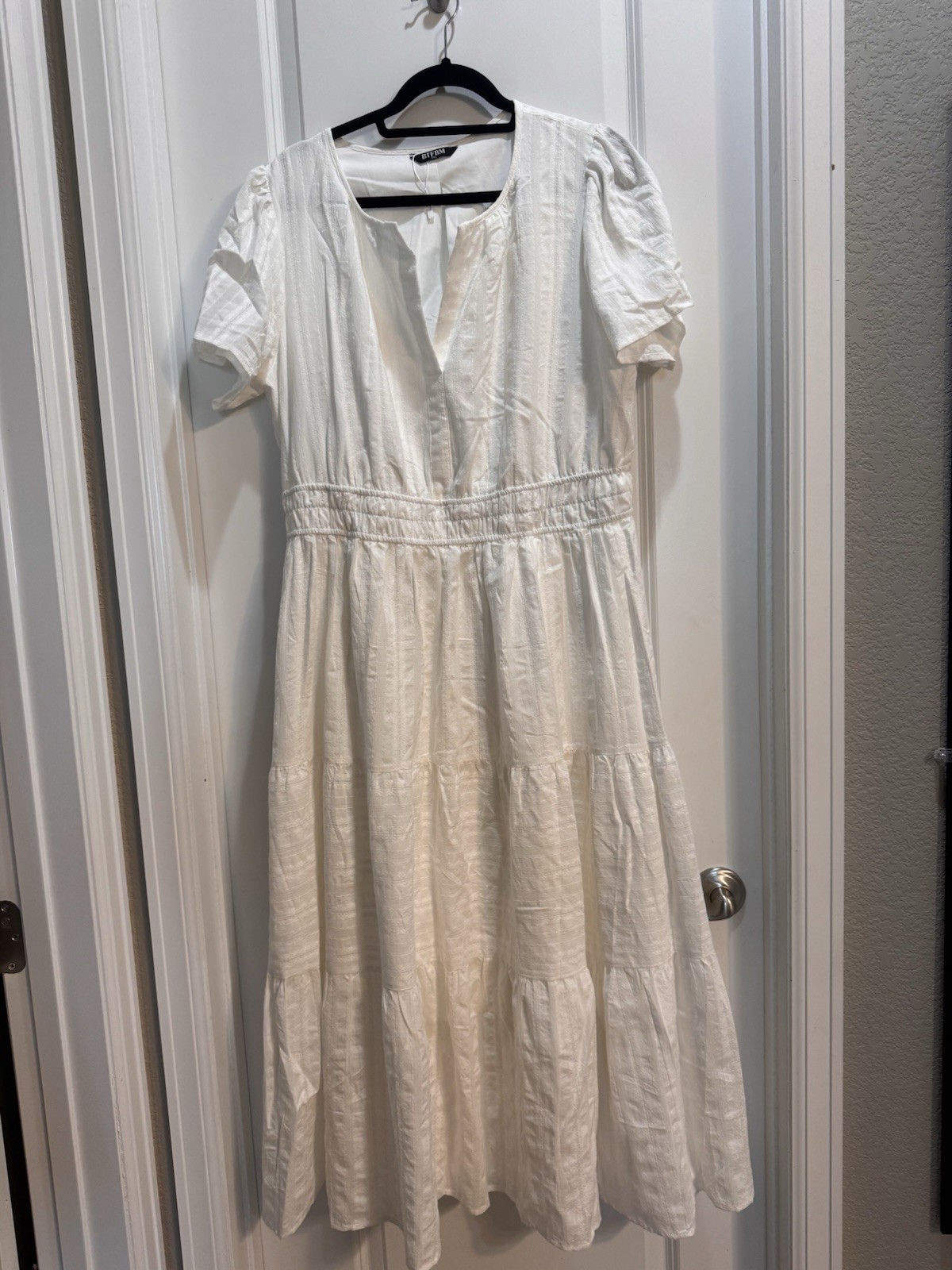 BYFBM White maxi Boho Dress XXL Short Sleeves Split Vneck Tiered Slide Pockets