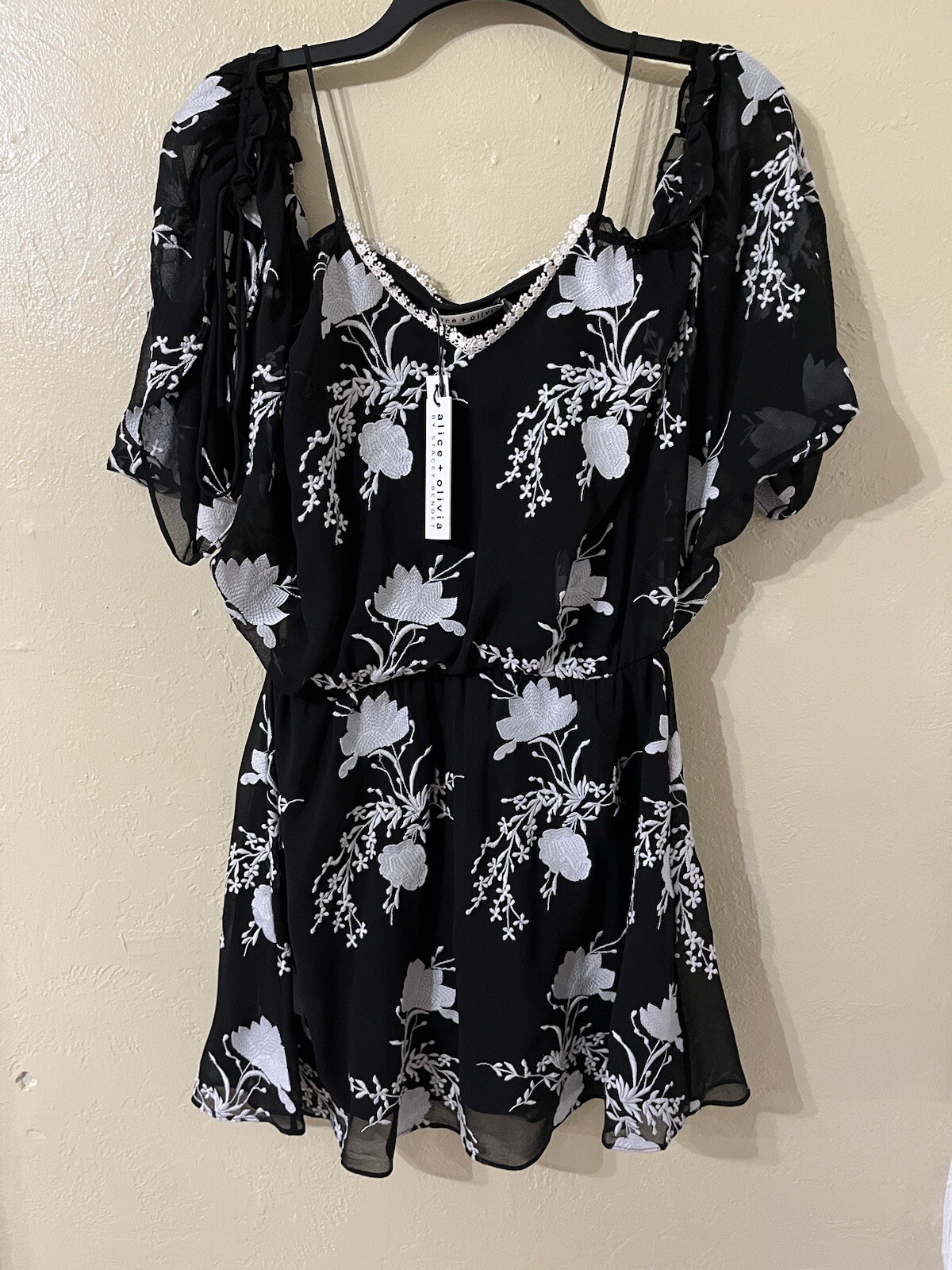 NWT Alice + Olivia Holden Embroidered Floral Mini Dress Cold Shoulder QQ120