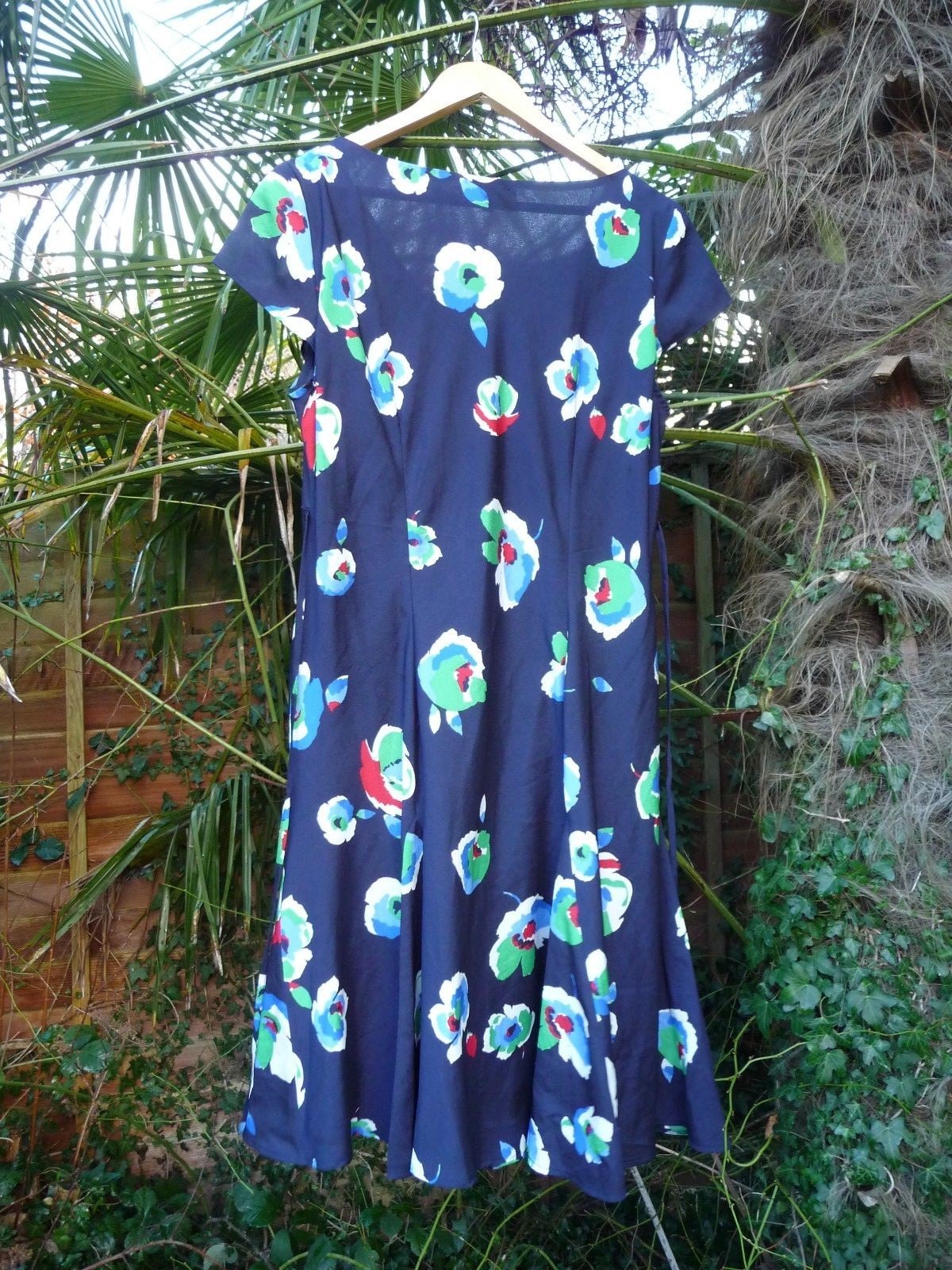 PER UNA EMP.LINE RUFFLE VNECK+TIES NAVY DRESS-RED BLUE GREEN WHITE FLORA SIZE14M