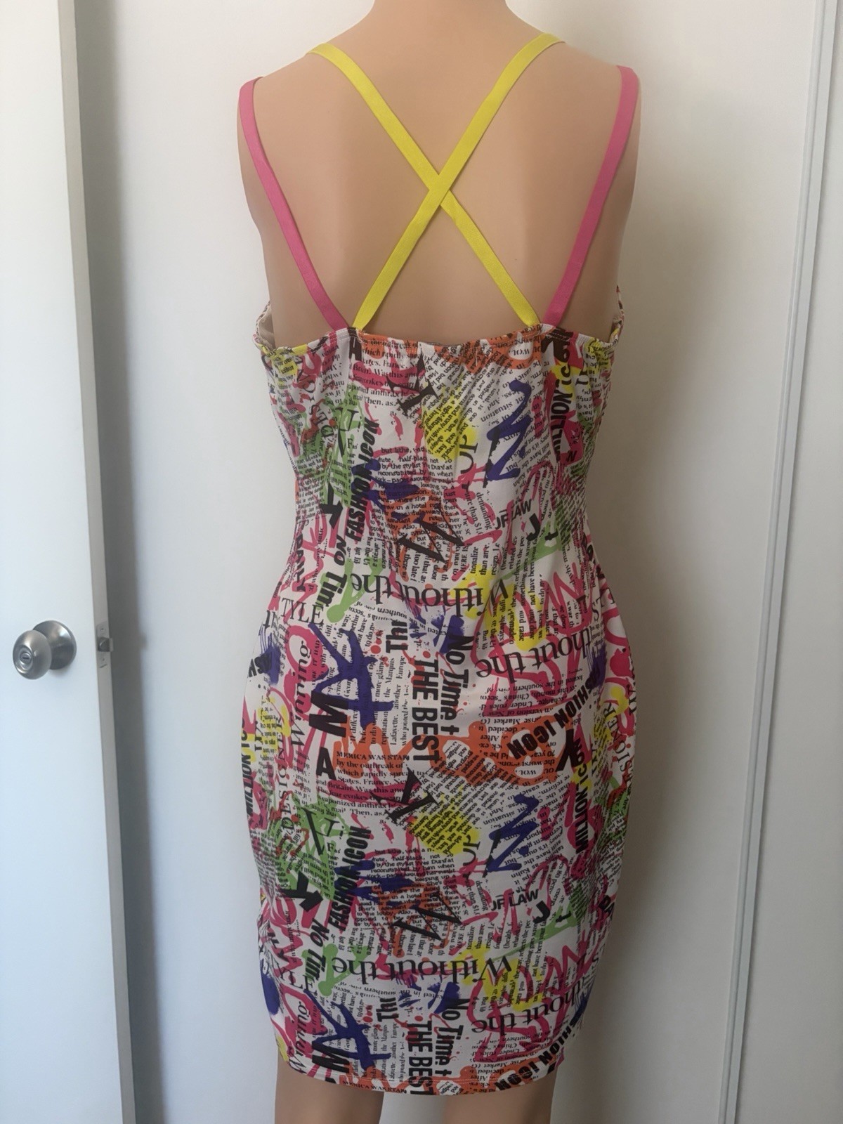 almost FAMOUS Multicolor Graphic Print V-Neck Strappy Stretch Bodycon Dress S