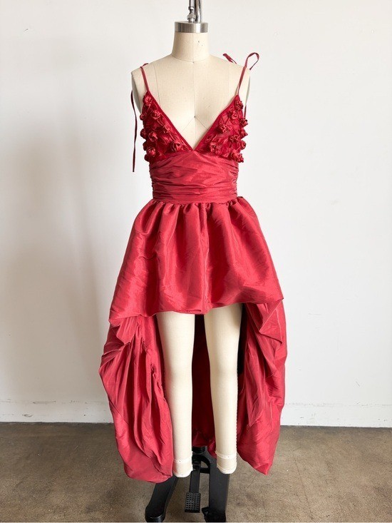 $689 For Love And Lemons “Esmeralda” High-Low Appliqué Gown in Red Sz Small