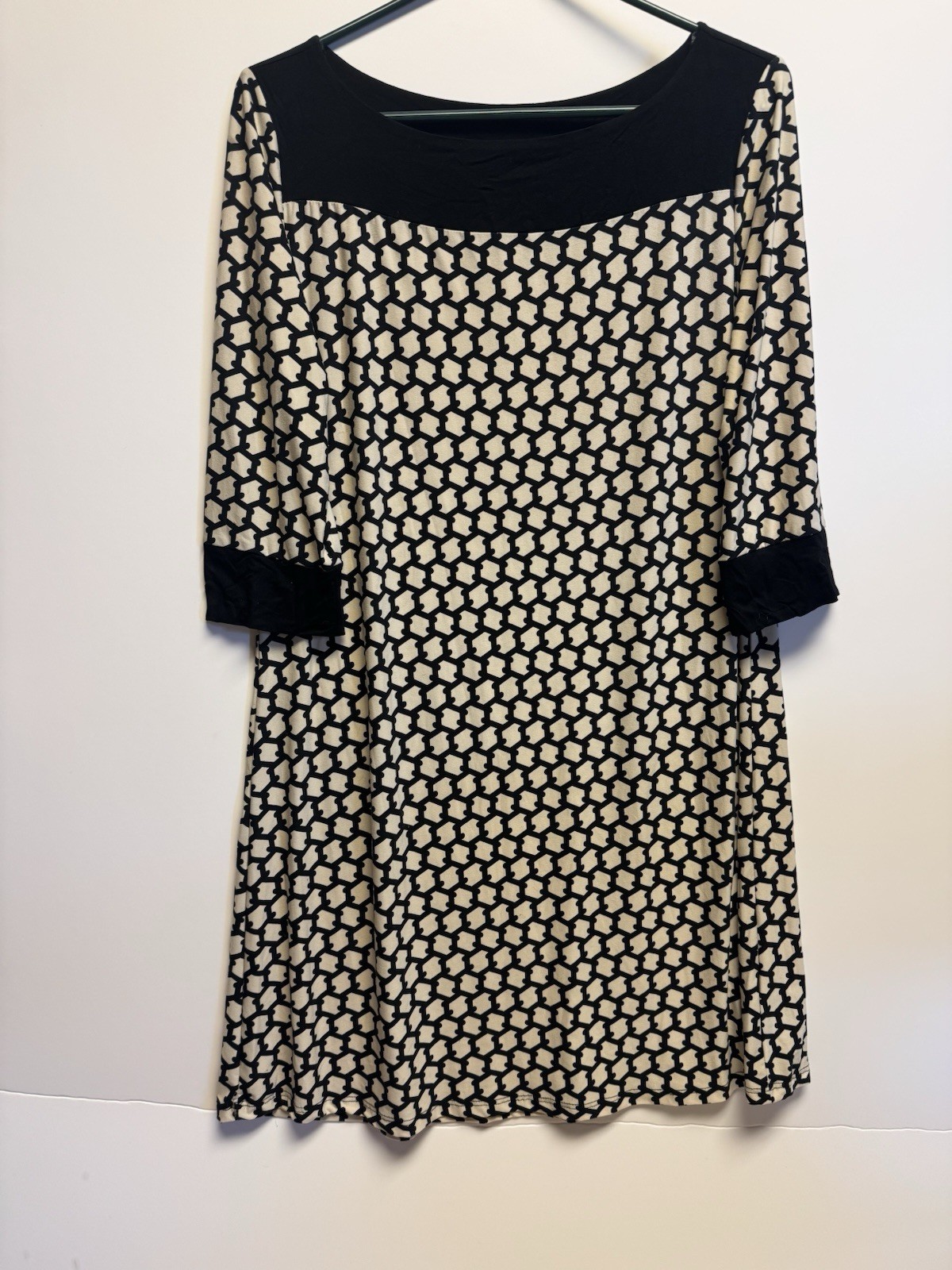 Gilli Women’s Dress Black And Cream Geometric Design Size Large. Poly Spandex