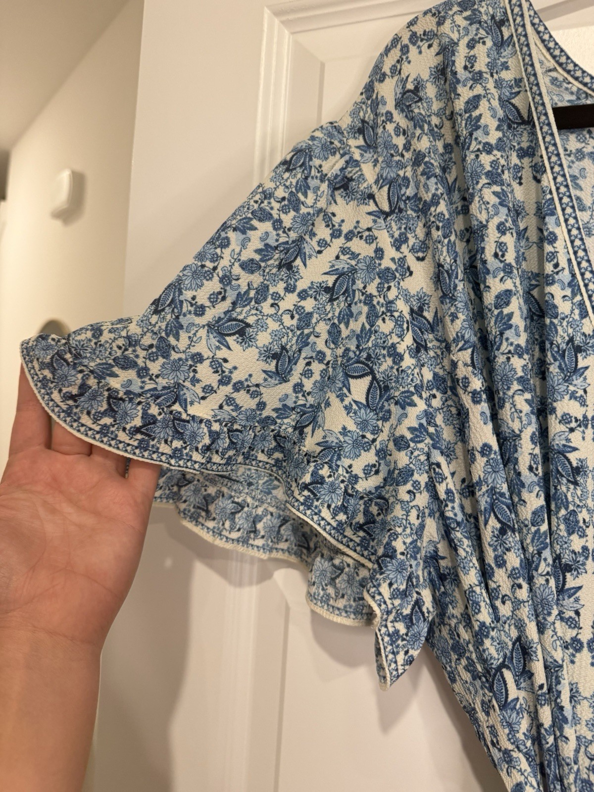 Max Studio S Blue/White Floral Wrap mini Dress V-Neck Smocked Ruffle Flutter Tie