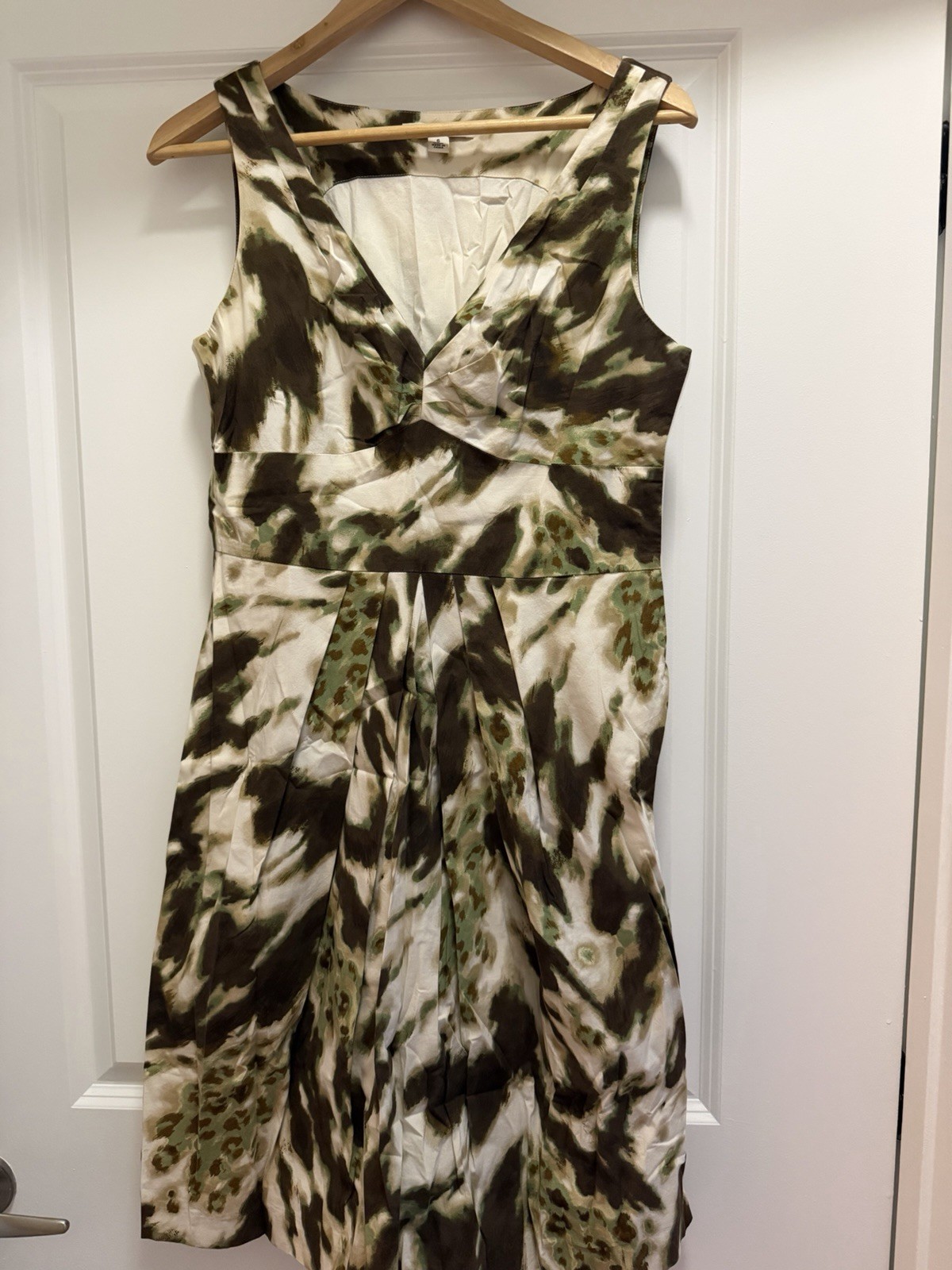 Banana Republic Women’s 6 Ivory/Brown/Green Animal Print V-Neck A-Line Dress