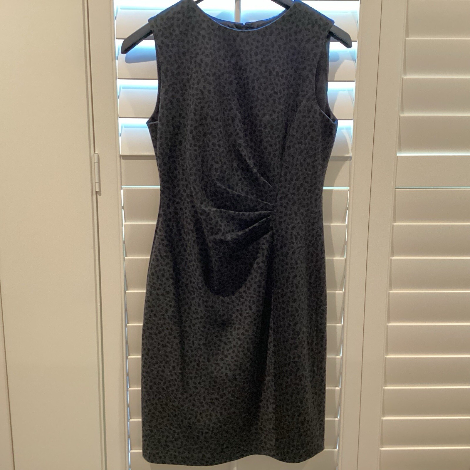 Tahari Black Gray Sleeveless Dress Shift Sz 6 Ruched Fully Lined Career Casual