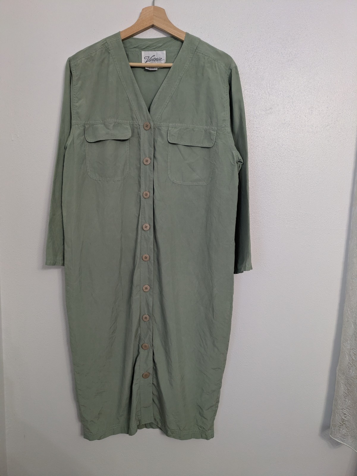 Victoria Soie 100% Silk Green Button Front V-Neck Midi Shirt Dress Sz 12 Pockets