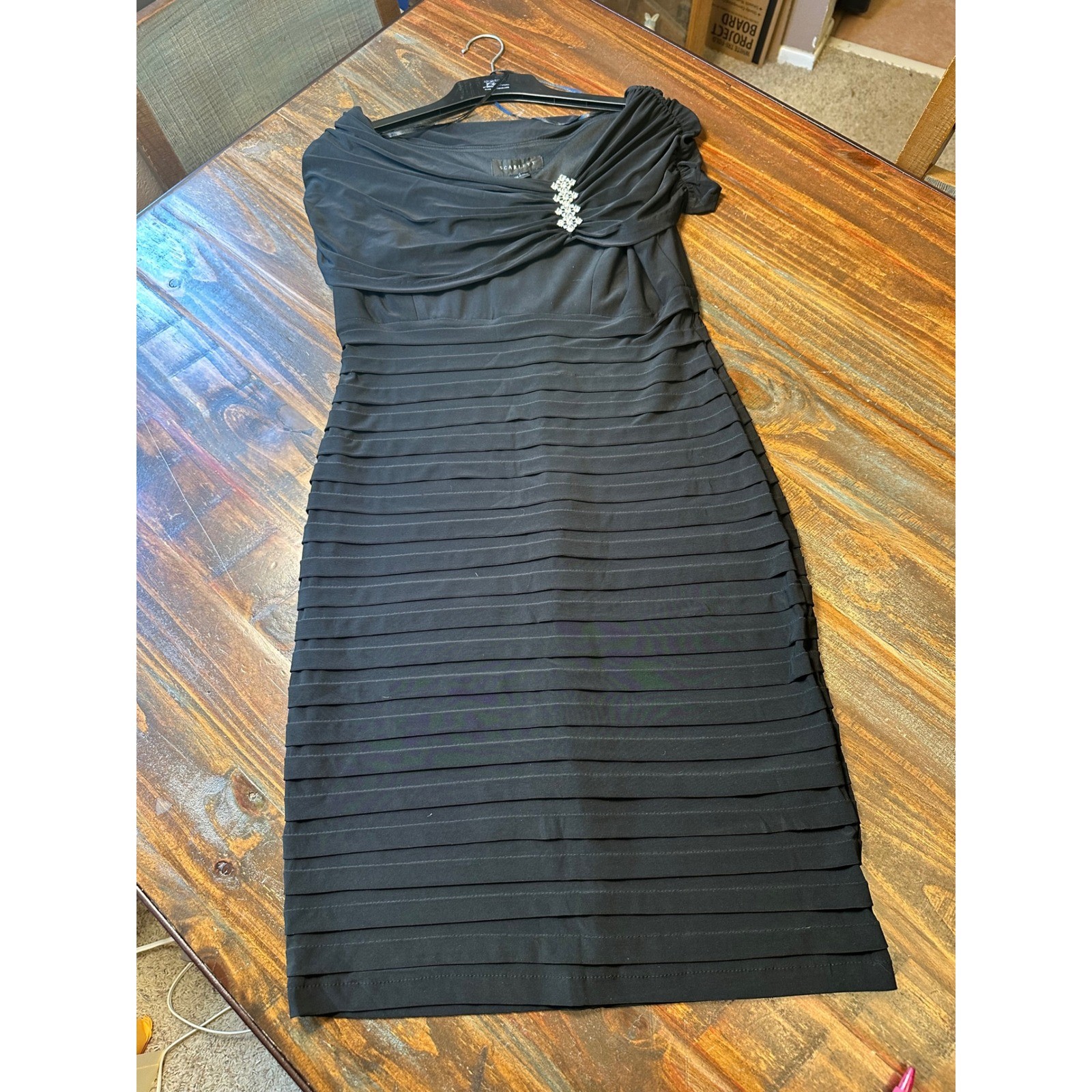 Scarlett Womens Black Off Shoulder Tiered Cocktail Dress Rhinestone Brooch Sz 6