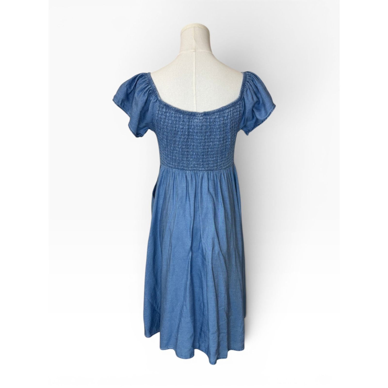 Torrid Chambray Smocked Off Shoulder Dress Women’s Size 00 Blue Lyocell Sz 10
