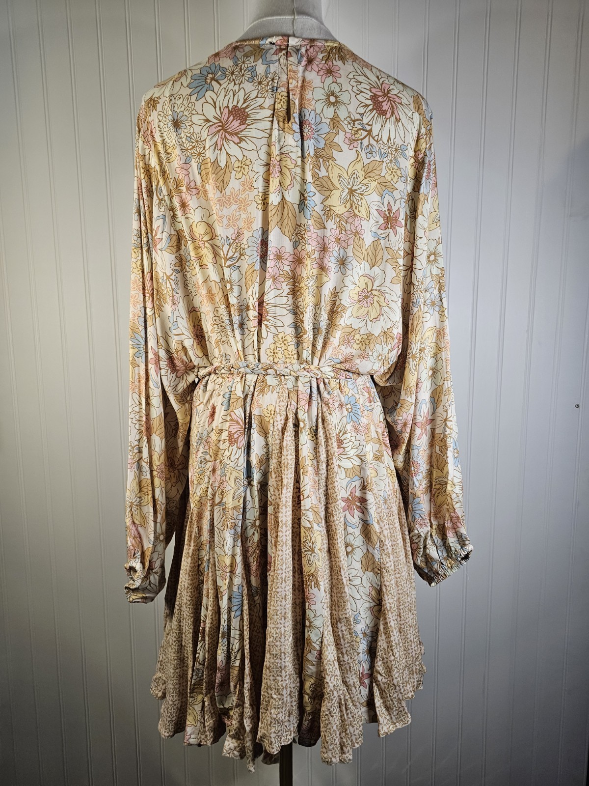 Vici Relaxed Floral Knoted Rope Belted Dress Women’s M Romantic Boho Ruffle