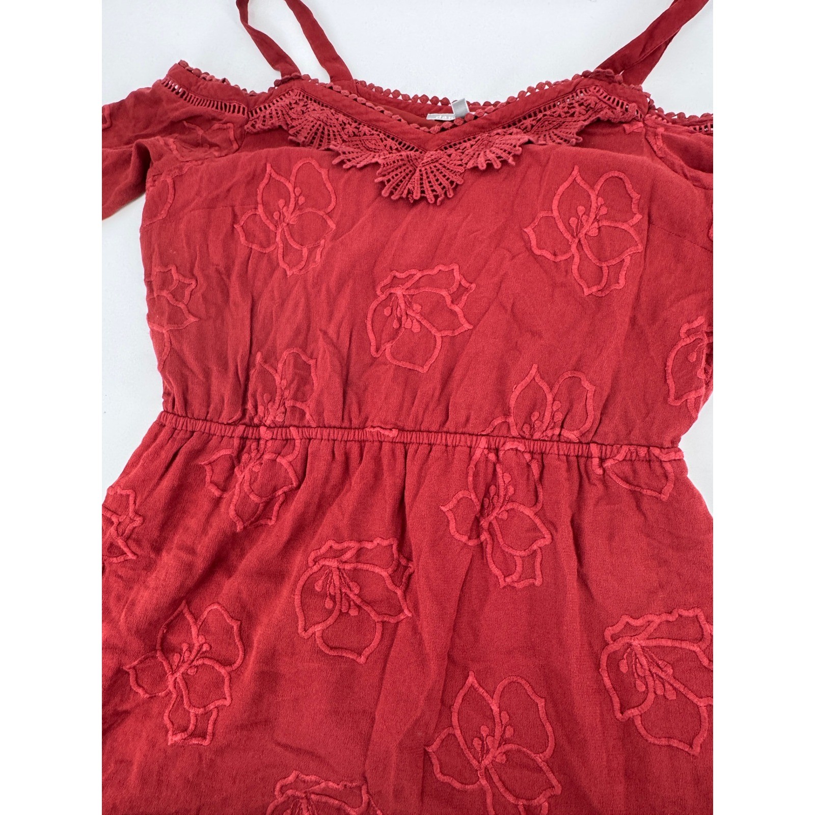 danielrainn red floral embroidered cold shoulder midi dress size M