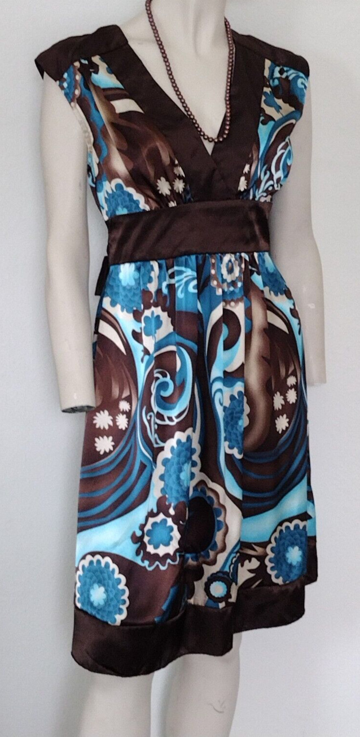 Woman A. Byer SATIN KNEE PULLOVER DRESS W/BACK TIE BELT Size 9 V-Neck Sleeveless