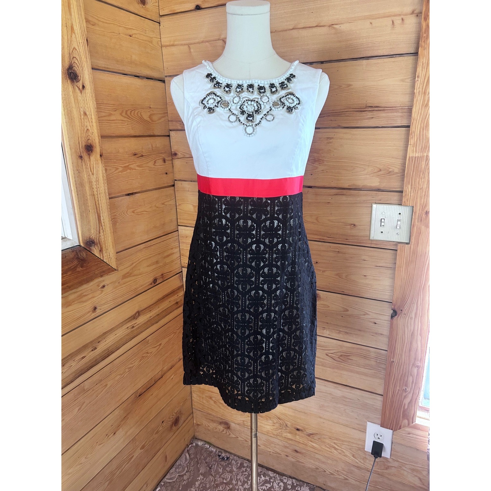 Jeweled Neckline Sheath Dress Womens Small White Pink Black Lace Mixed Kensie