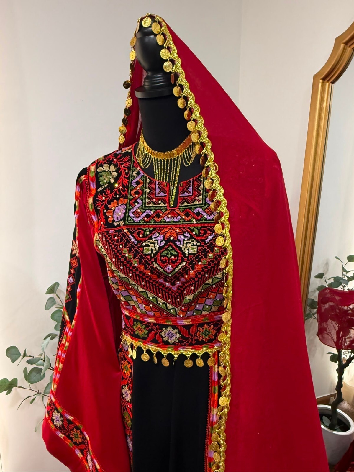 Red Henna Thobe